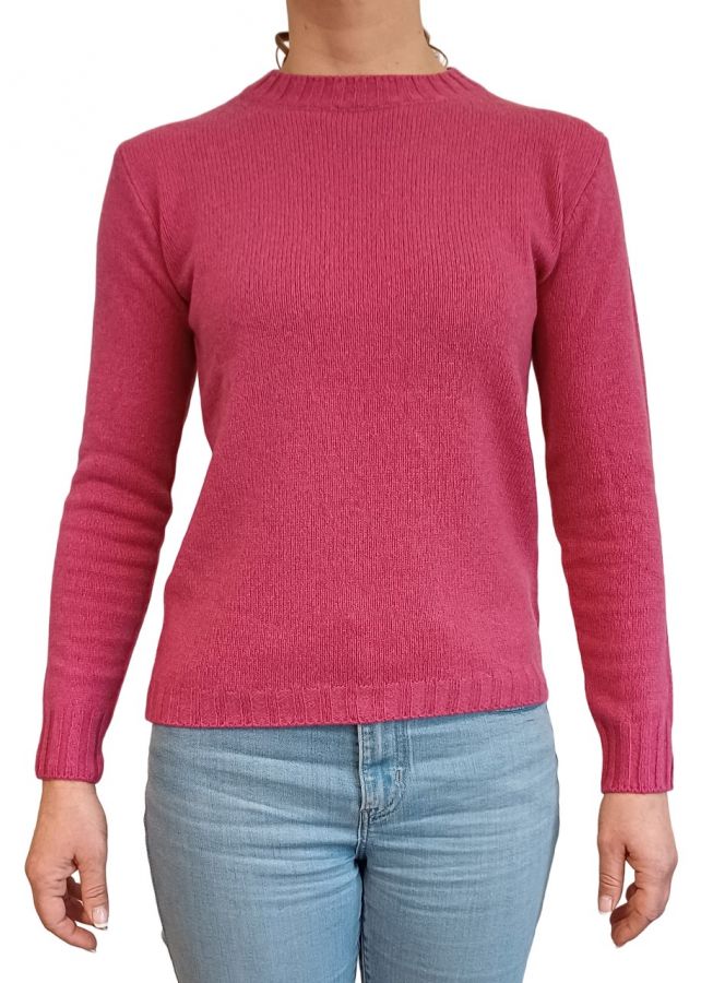 Maglia donna girocollo in cashmere rigenerato, morbida e calda, ideale per l'inverno, con un design elegante e versatile.