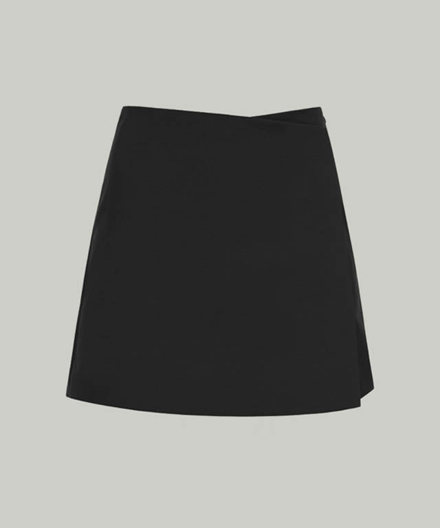 Anell Golf Cotton Wrap Skirt Pants in Black, showcasing a stylish semi-A-line design with a diagonal slit for a flattering fit.
