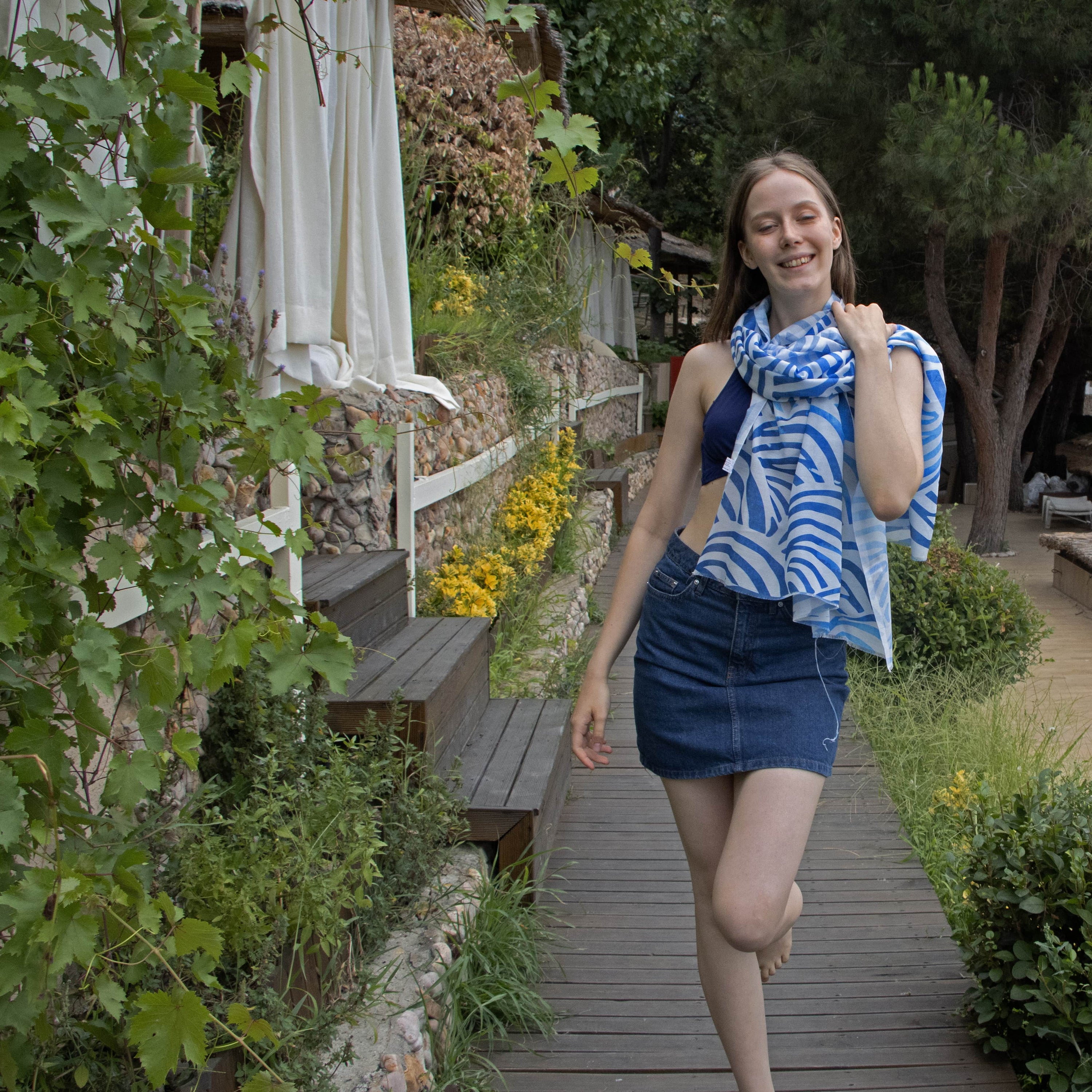 Anemoss Marine Collection Herringbone Halstuch in elegantem Design mit Fischgrätenmuster, aus 100% Baumwolle, vielseitig tragbar.