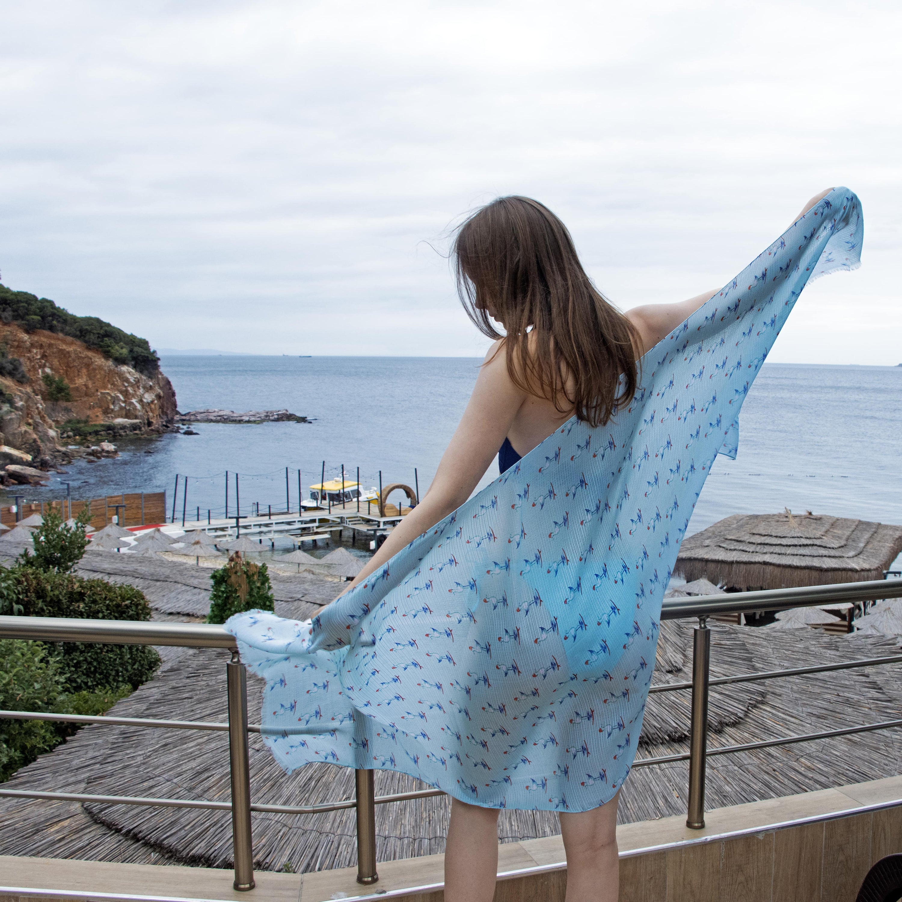 Anemoss Marine Collection Seagull Halstuch featuring a unique seagull pattern, elegantly draped on a neutral background.