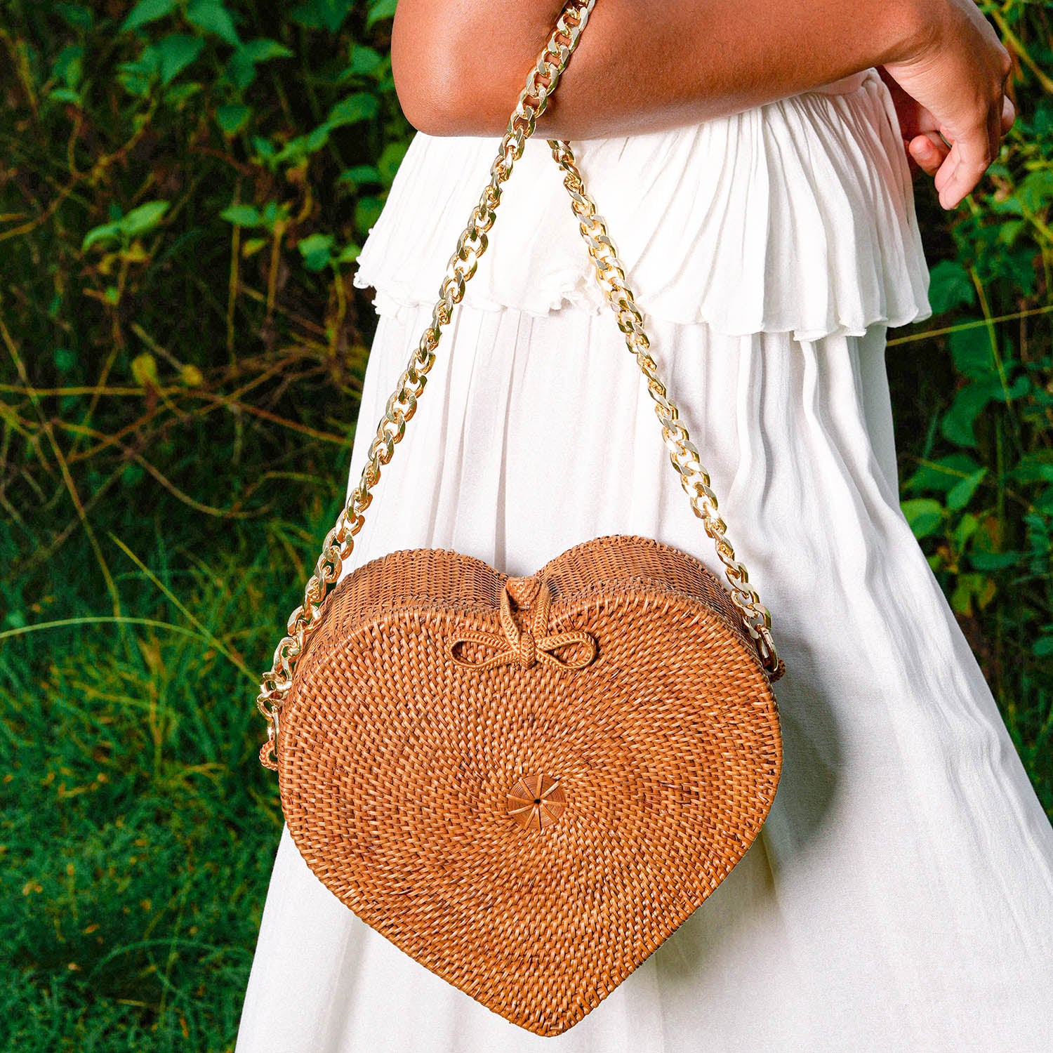 CINTA Atta Rattan Shoulder Bag in Natural Brown, featuring a heart-shaped design, gold chain strap, and unbleached cotton lining.