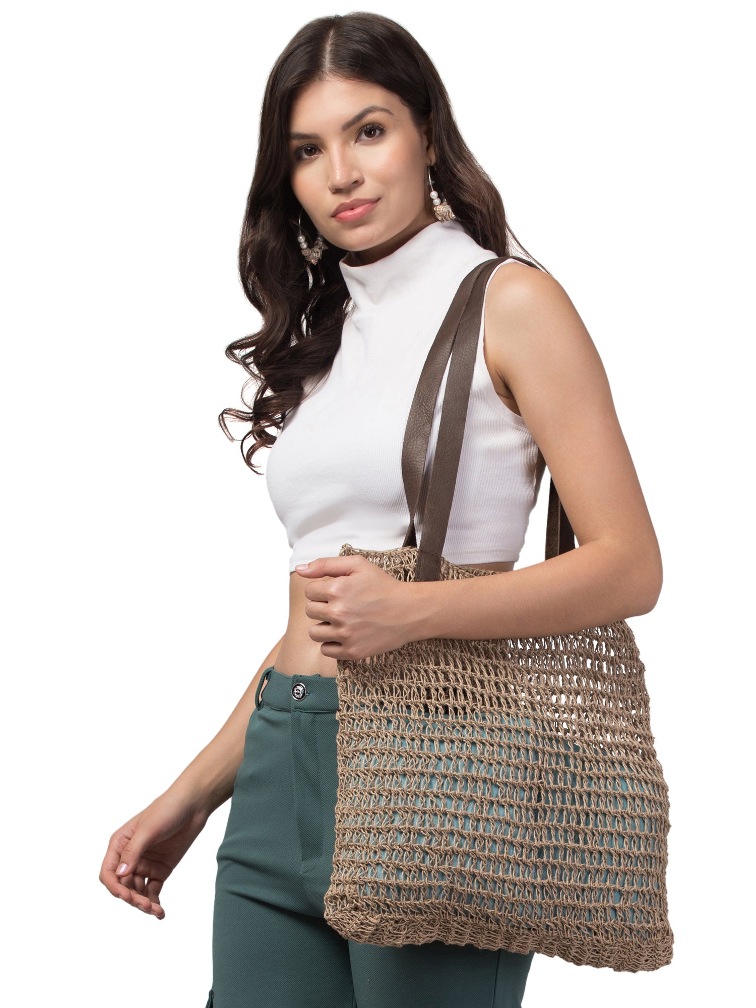 A stylish Classic Net Bag made from eco-friendly materials, showcasing its vintage design and expandable features.