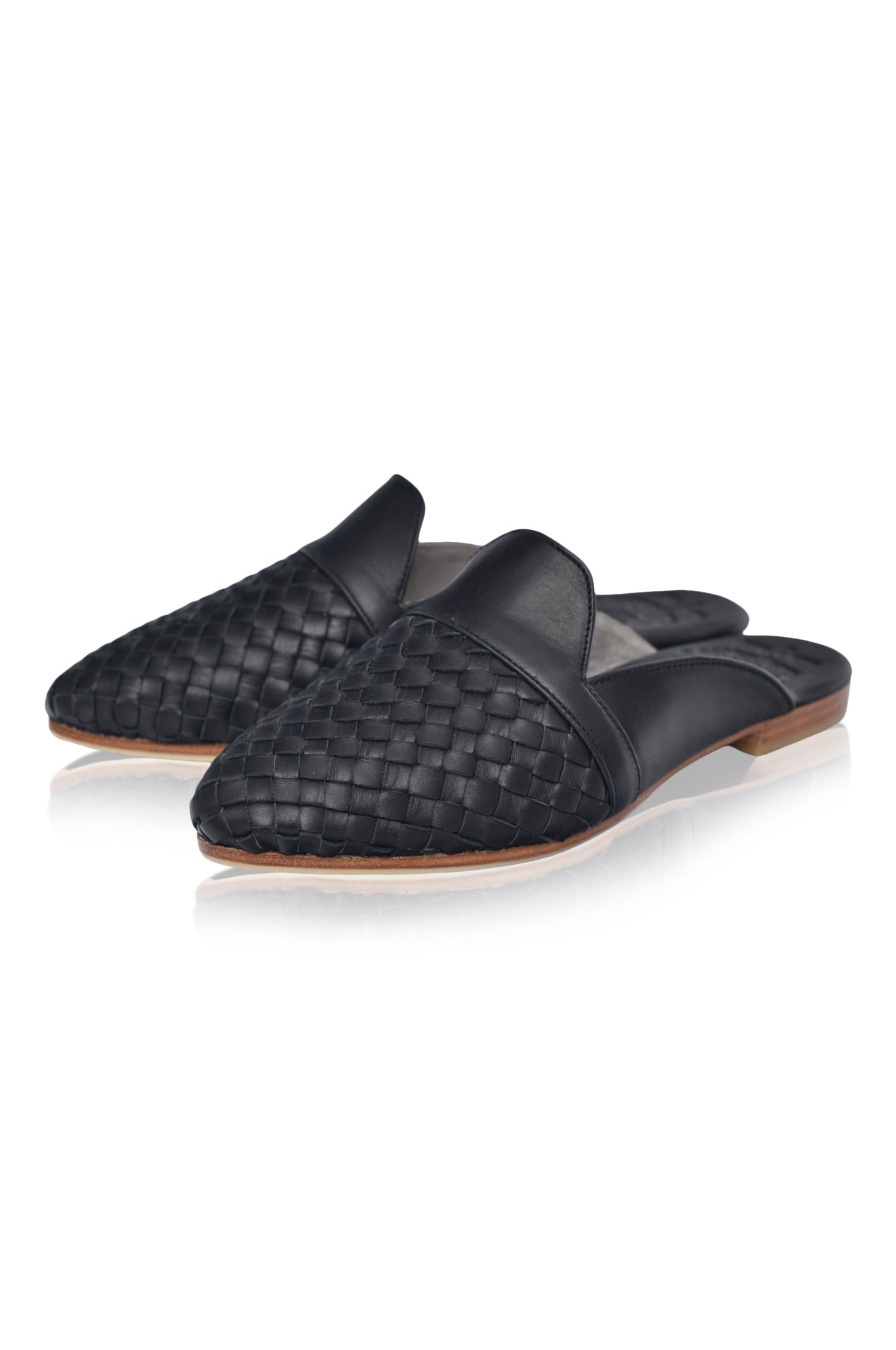 Como Leather Slides featuring a pointy toe design with a woven upper, crafted from genuine leather for a chic and sophisticated look.
