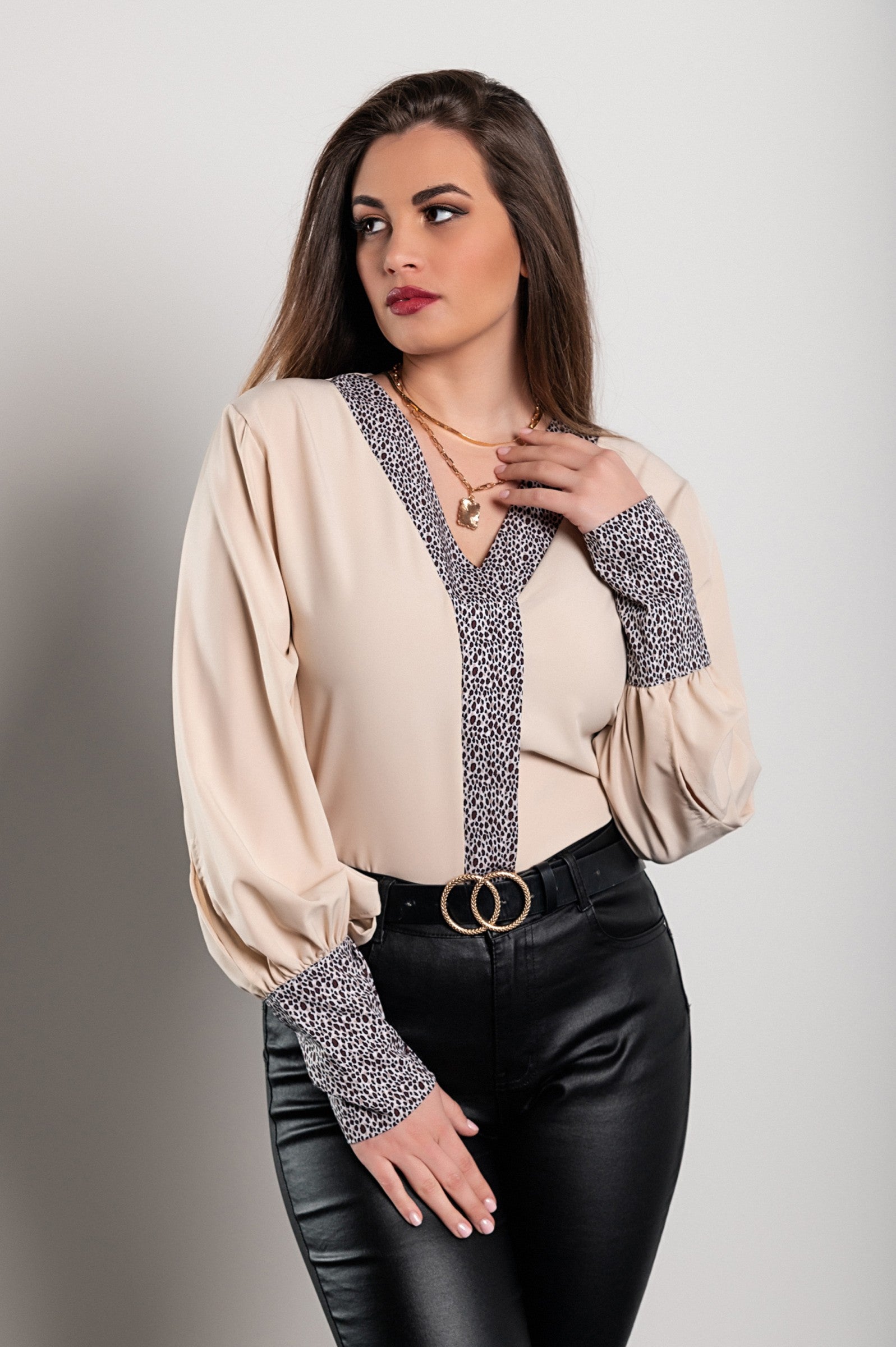 Elegant beige blouse with leopard print, featuring a 'V' neckline and long sleeves, made from high-quality imitation satin.