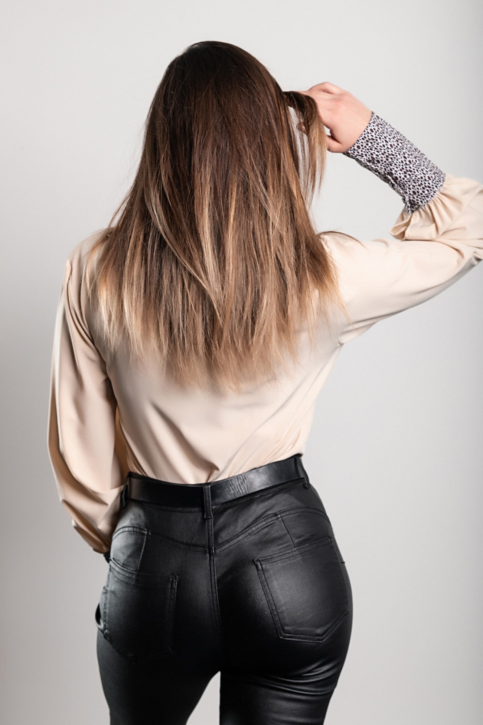 Elegant beige blouse with leopard print, featuring a 'V' neckline and long sleeves, made from high-quality imitation satin.