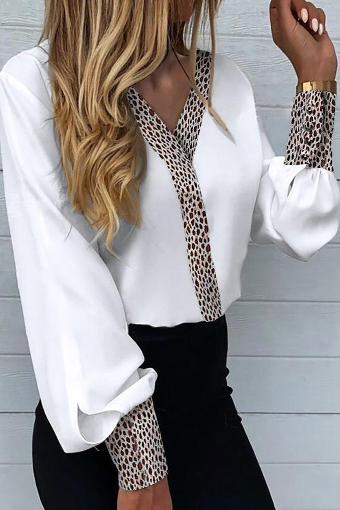 Elegant white blouse with leopard print, featuring a V-neck and long sleeves, made from high-quality imitation satin.