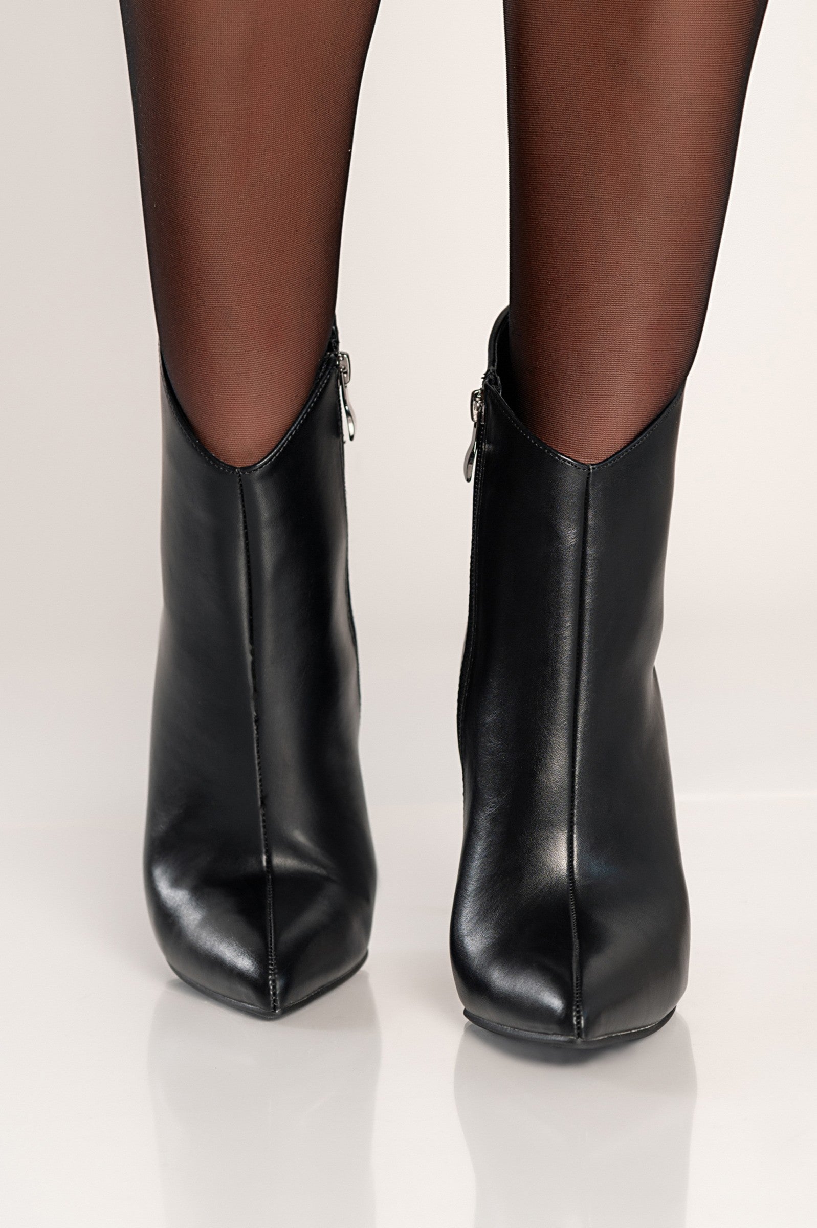 Elegant high heel ankle boots Gavardy in black, featuring a pointed toe and inside zip closure, made from high-quality synthetic leather.