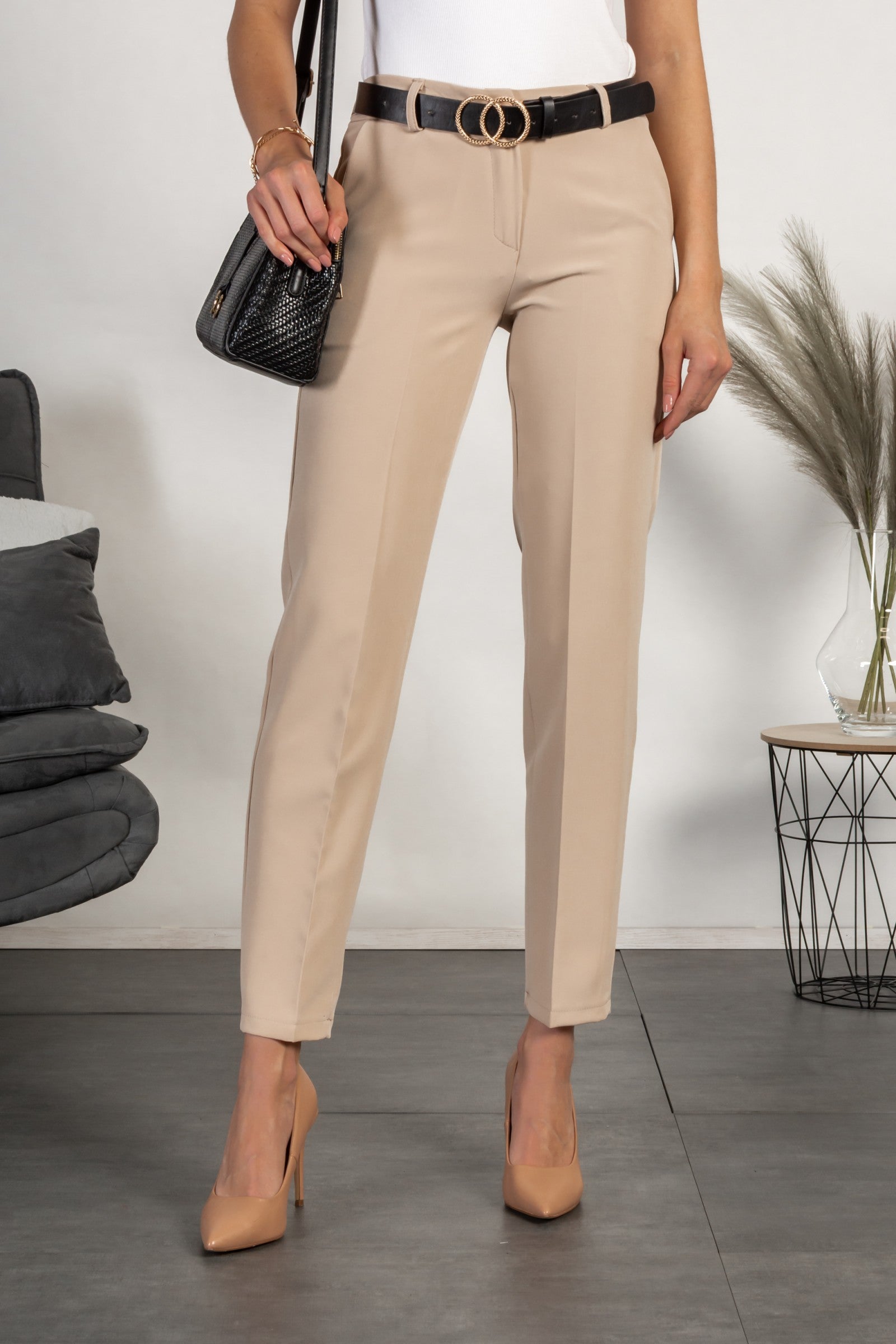 Elegant beige long pants with wide trousers and side pockets, featuring a zip and button closure, made in Italy.