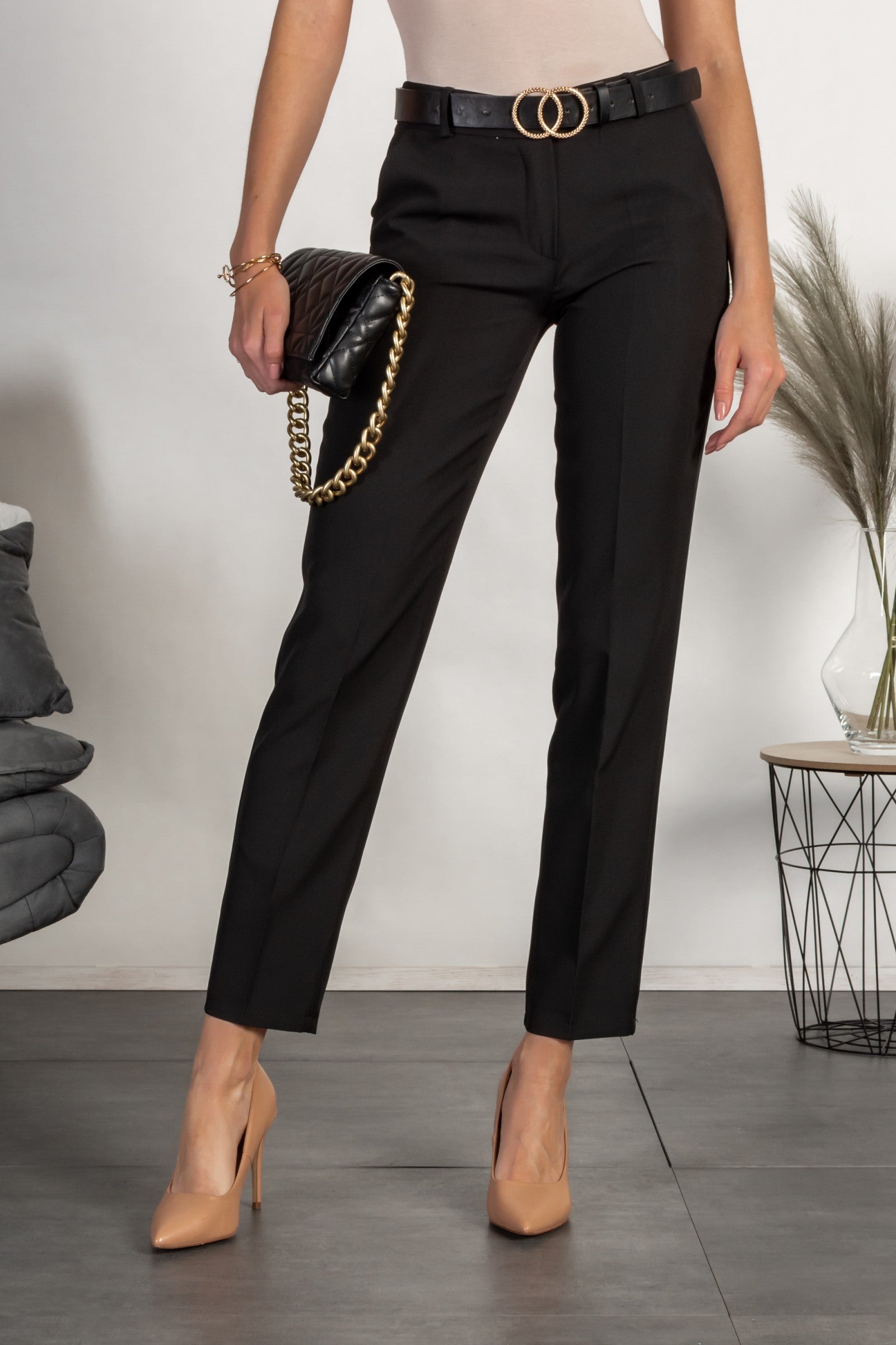 Elegant black long pants Tordina with wide trousers, featuring side pockets and decorative back pockets, made in Italy.