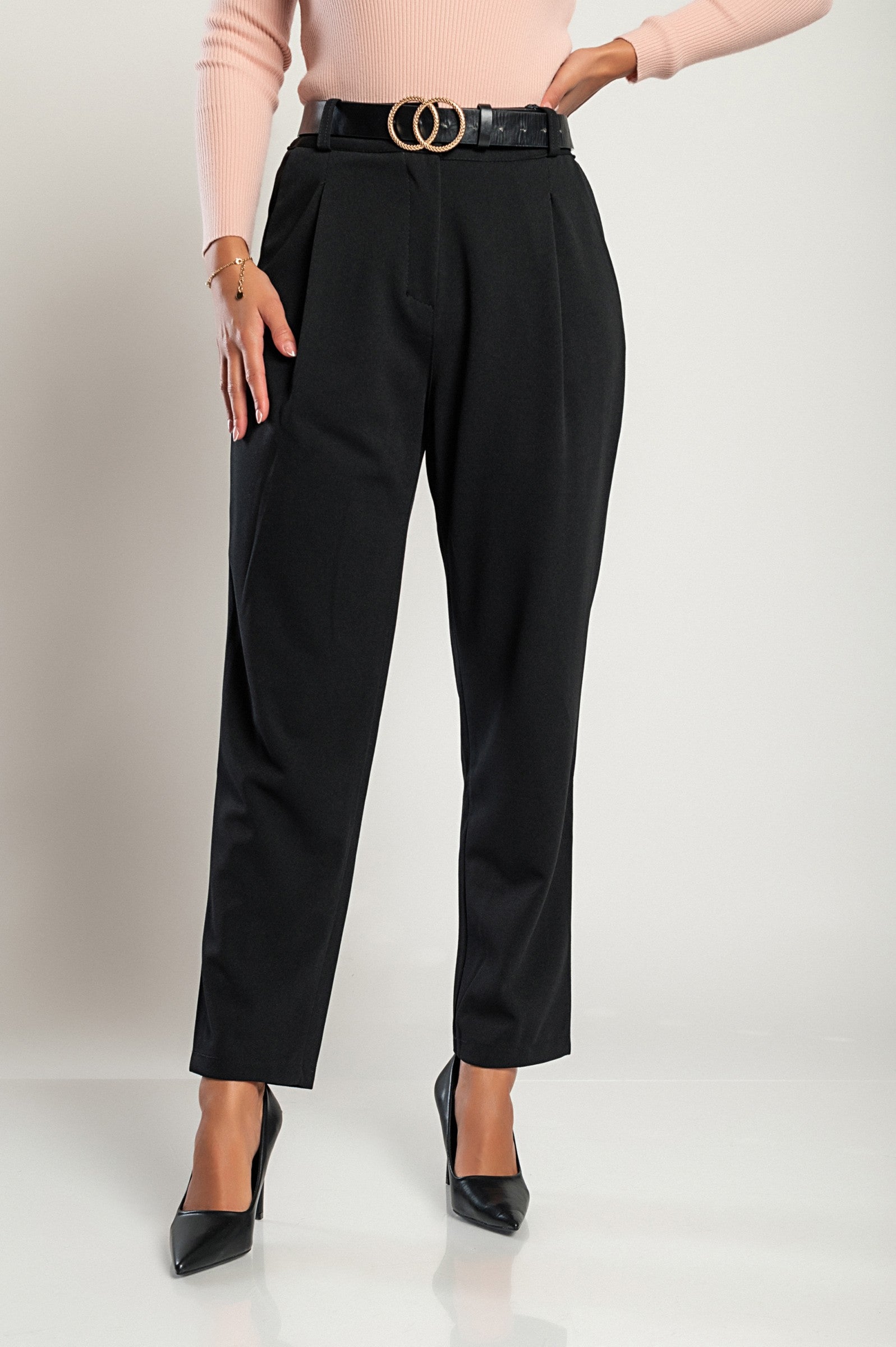 Elegant long black trousers Perella with high waist and loose fit, made from soft fabric, featuring zip and button closure.