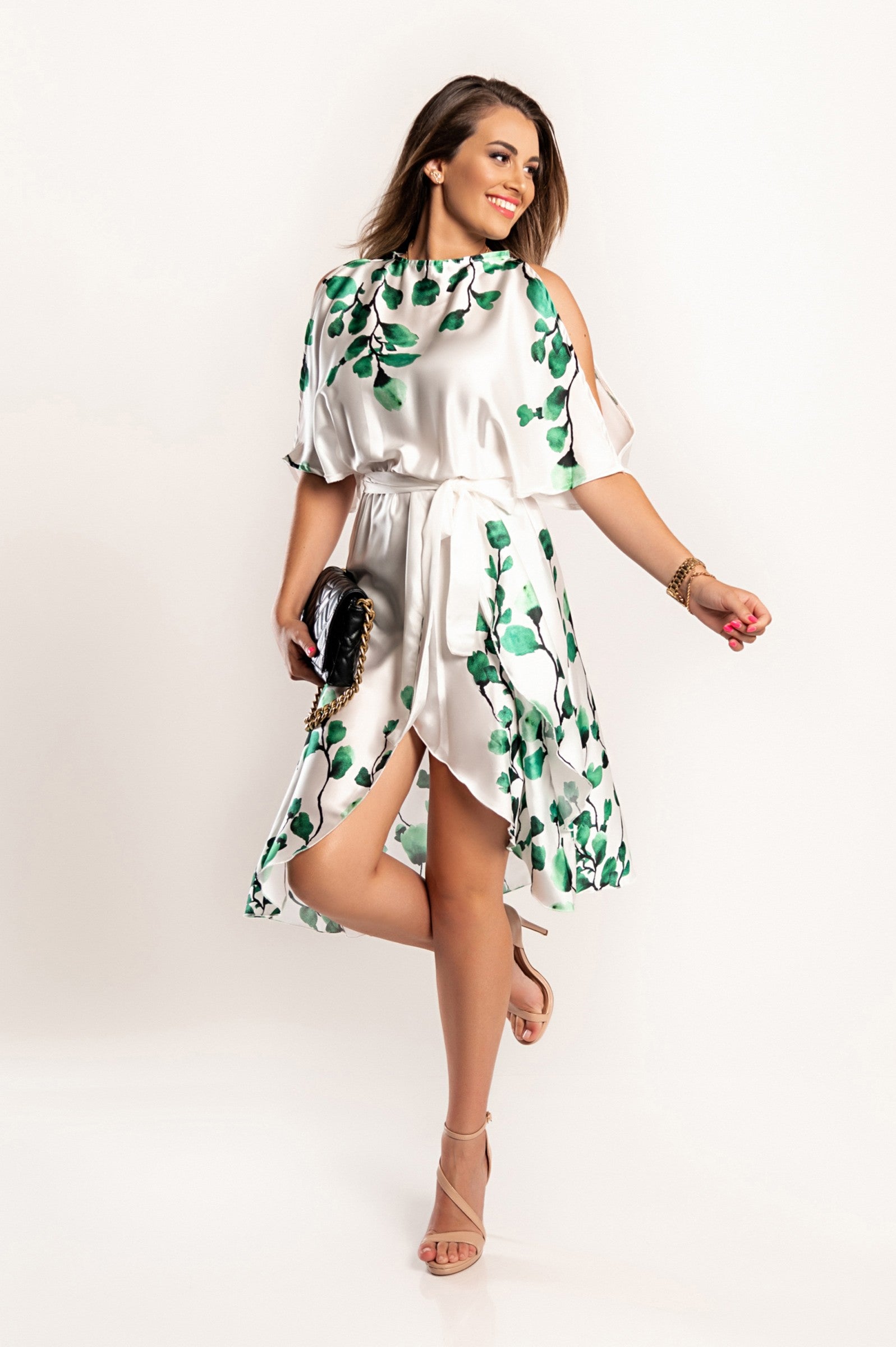 Elegant green midi dress with cut-outs and print, featuring a round neckline and short sleeves with shoulder slits, made from high-quality imitation satin.
