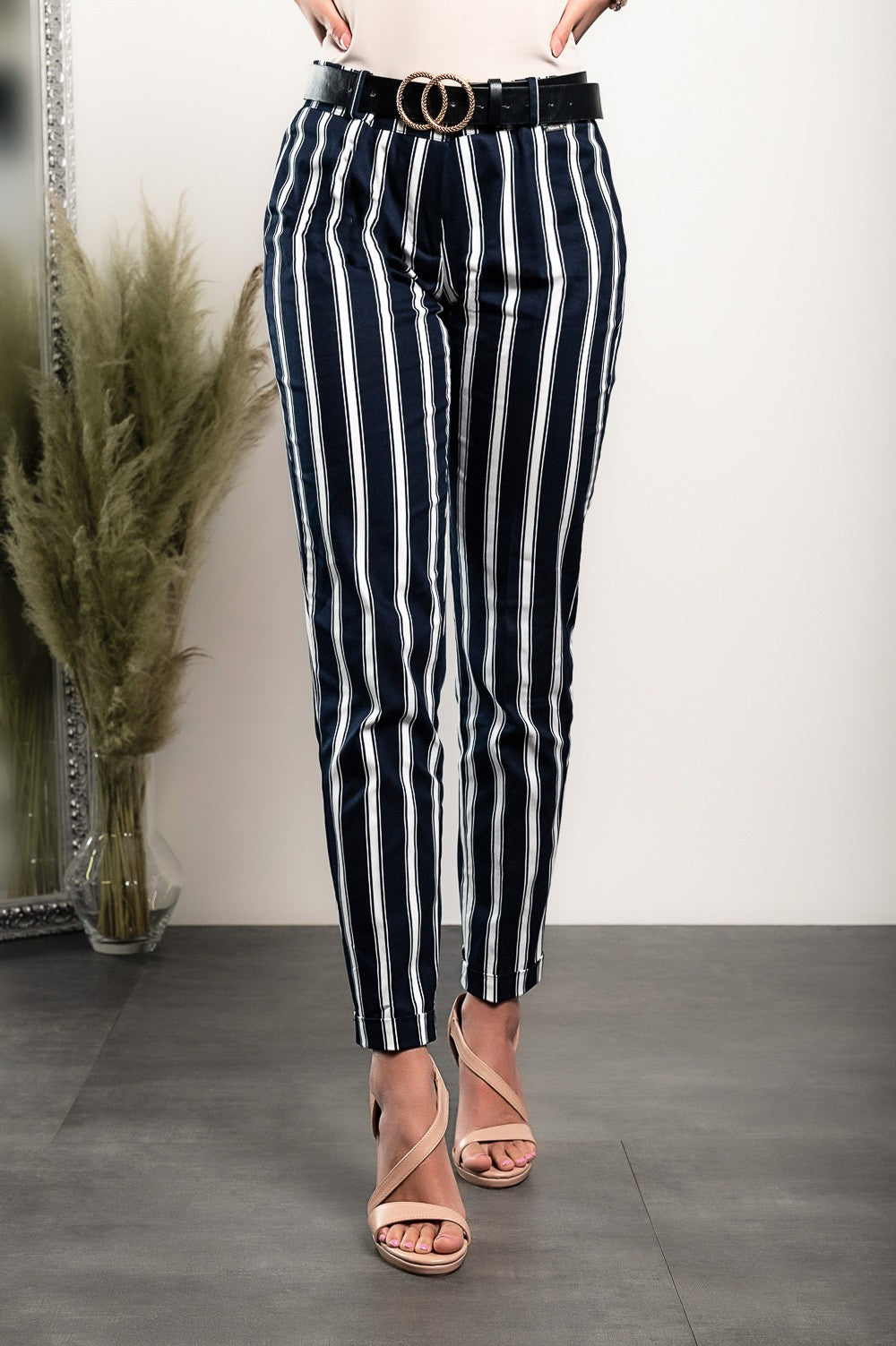 Elegant dark blue skinny trousers with stripe print, featuring fitted legs and front zip and button fastening.