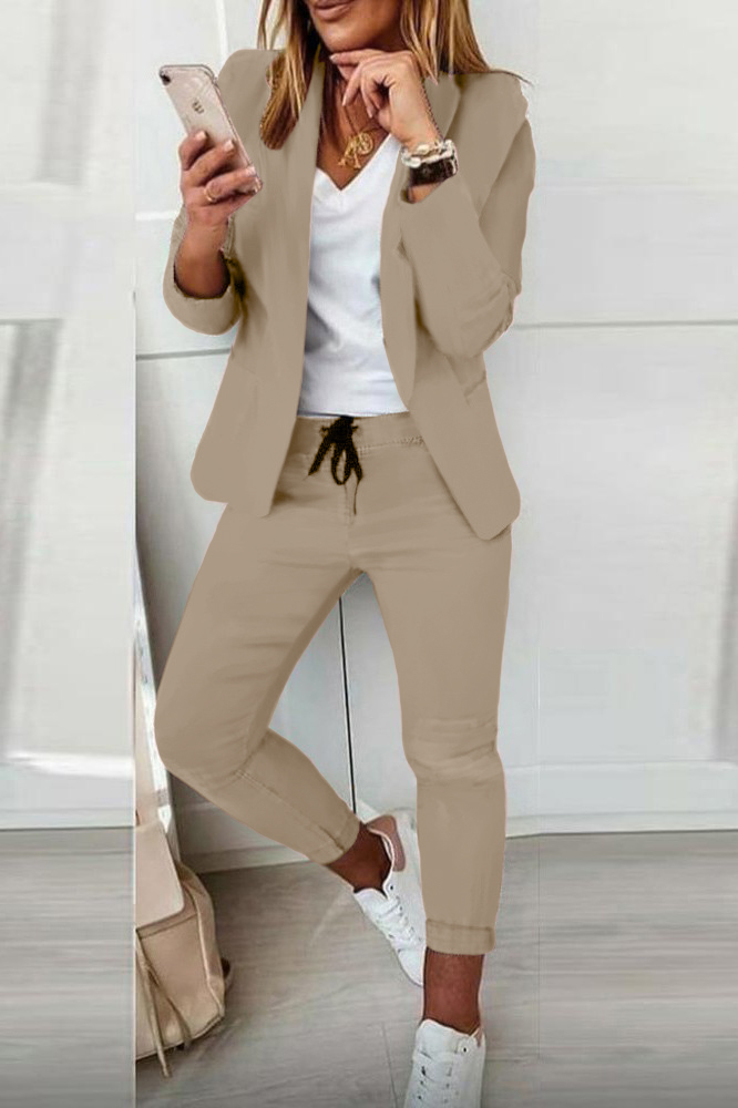Elegant beige trousers and blazer set Estrena, featuring a classic collar, long sleeves, and slim fit trousers with a drawstring waist.