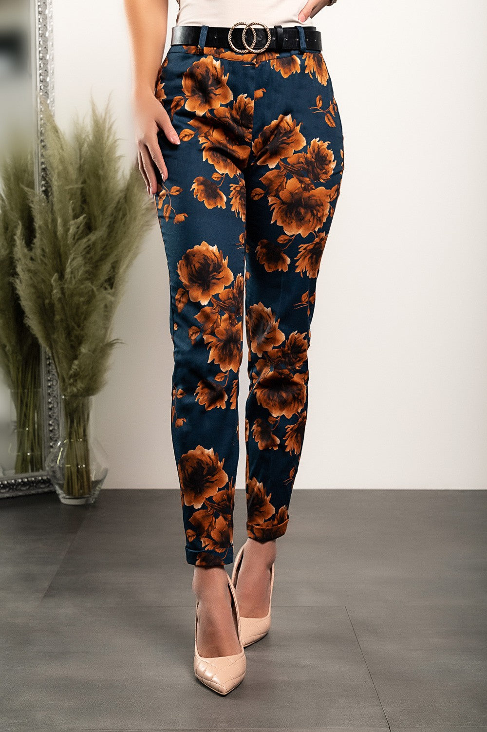 Elegant blue trousers with floral print, featuring a slim leg design and front zip and button closure, made from high-quality cotton and elastane.