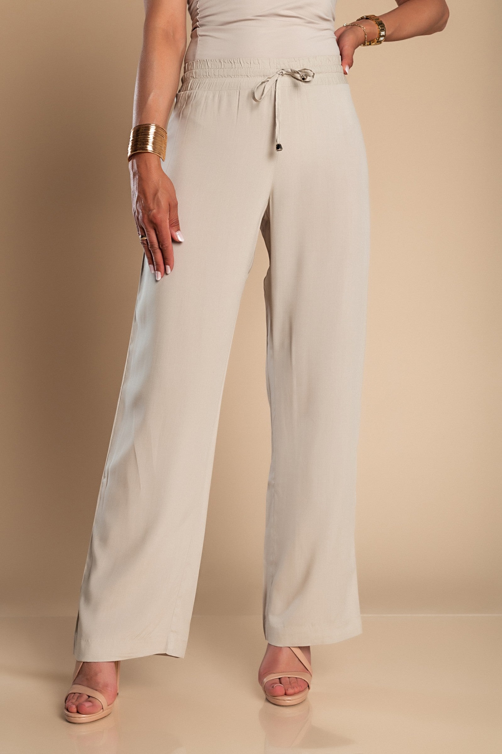 Elegant light gray trousers with straight legs, featuring an elastic and drawstring waist, made from high-quality viscose.
