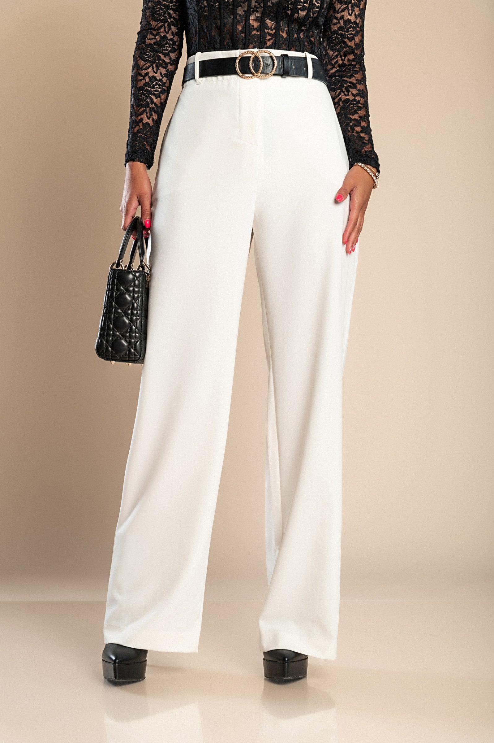 Elegant beige trousers with wide legs, featuring a high waist, front pockets, and a zip closure with metal hooks, made in Italy.
