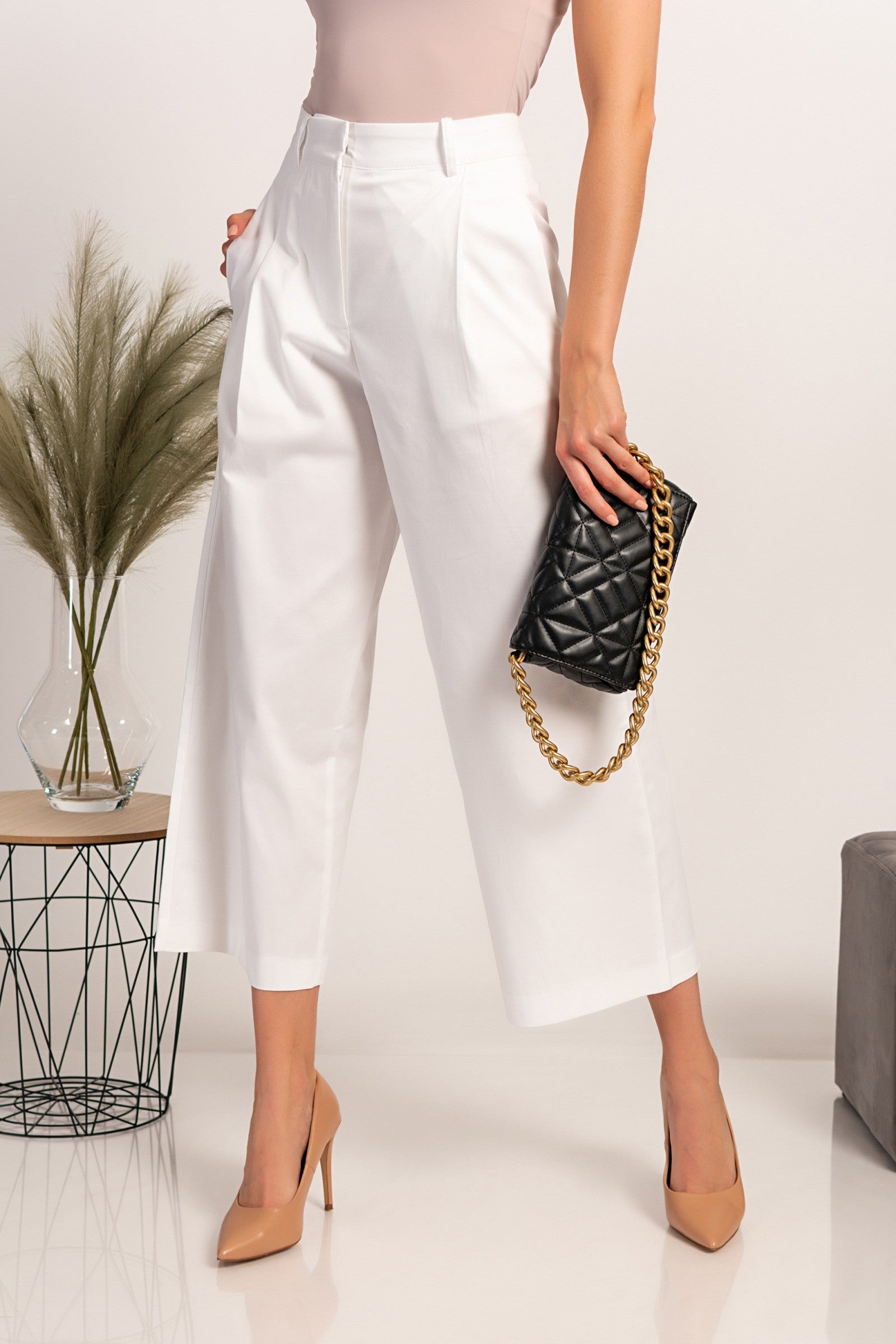Elegant white wide-leg trousers Mancha made from high-quality cotton, featuring a zip closure and metal hook, designed for comfort and style.