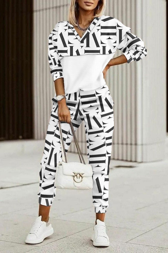 Eleganten enobarvni hlačni kostim Estrena in črn, featuring a stylish letter print sweatshirt and long pants made of soft imitation velvet.