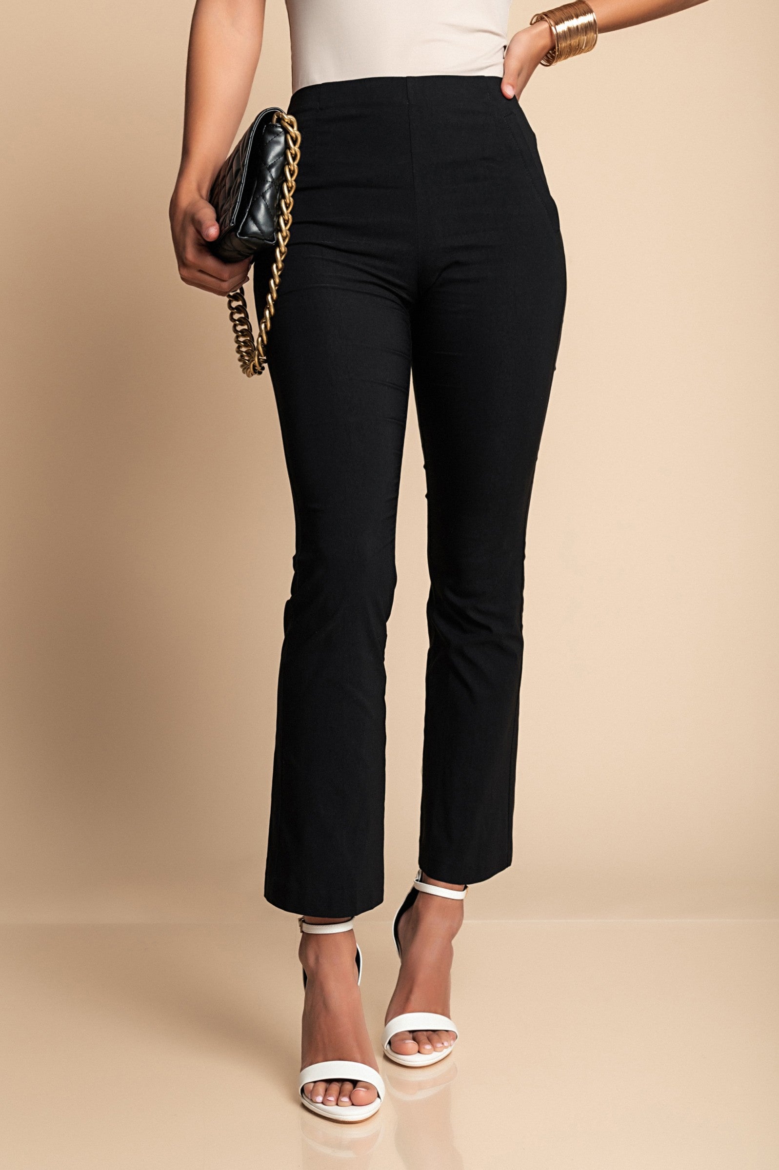 Elegantne dolge črne hlače s hlačnicami na zvon, izdelane v Italiji, primerne za močnejše postave.