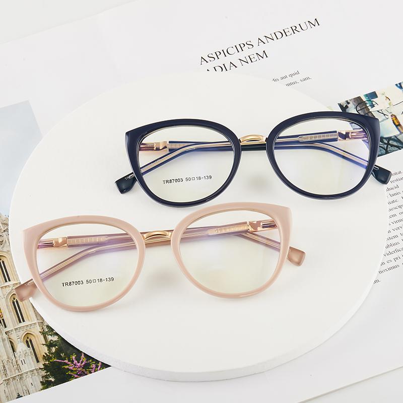 EP Personality Trend Retro Lady Cat Eye Glasses with flat lenses, stylish design, and blue light blocking features.