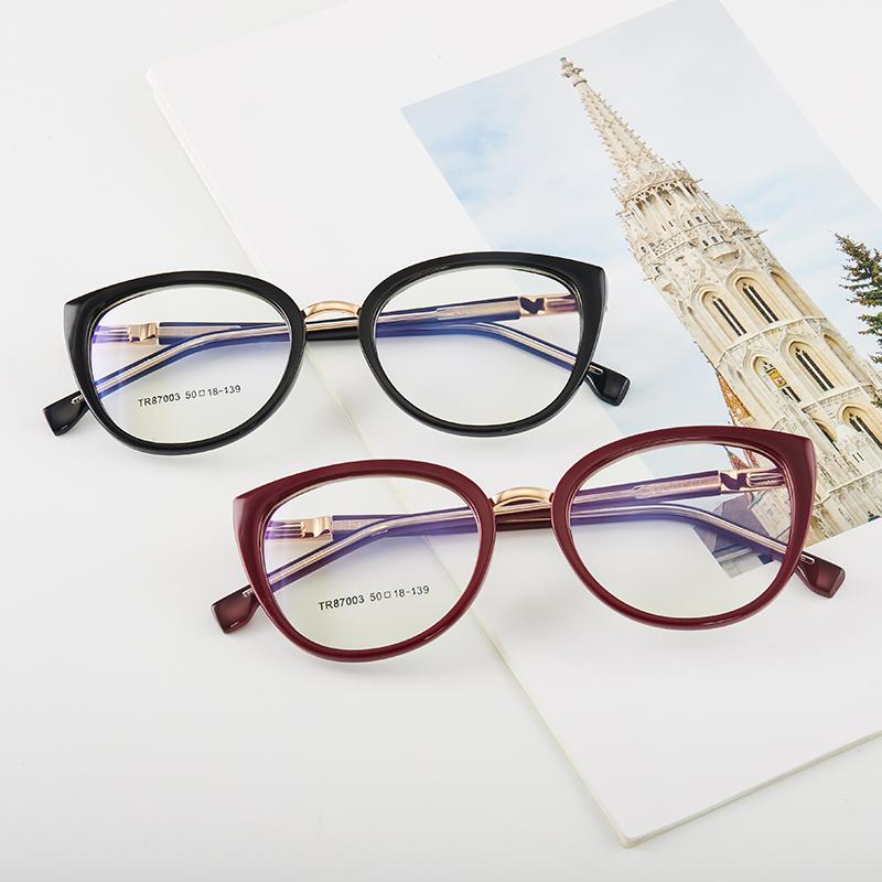 EP Personality Trend Retro Lady Cat Eye Glasses with flat lenses, stylish design, and blue light blocking features.