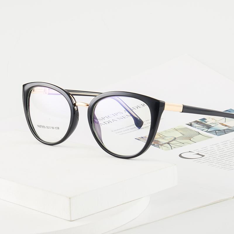 EP Personality Trend Retro Lady Cat Eye Glasses with flat lenses, stylish design, and blue light blocking features.