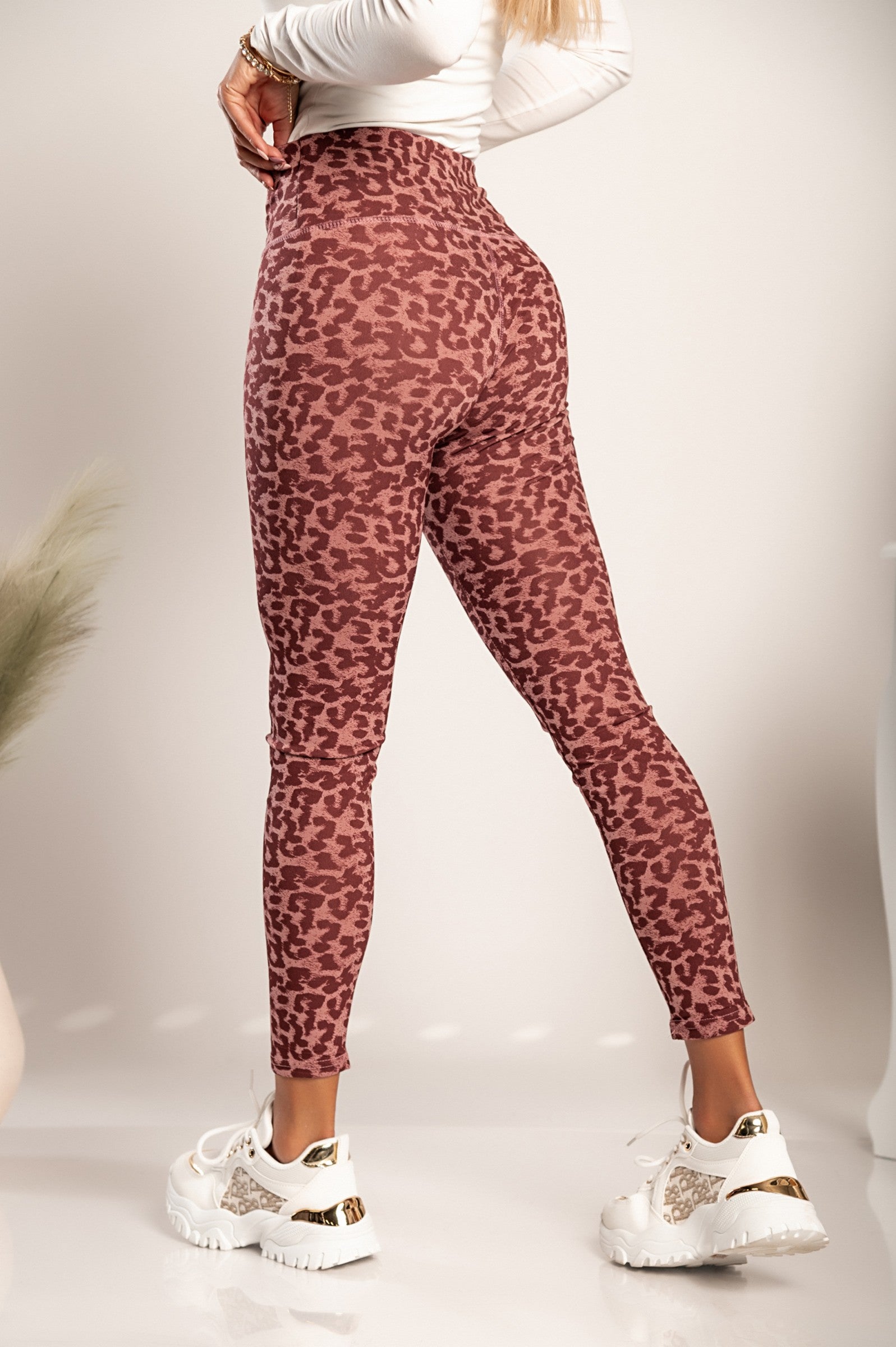 Fashion leggings in red with a wide waistband and leopard print design, showcasing their soft and elastic fabric.