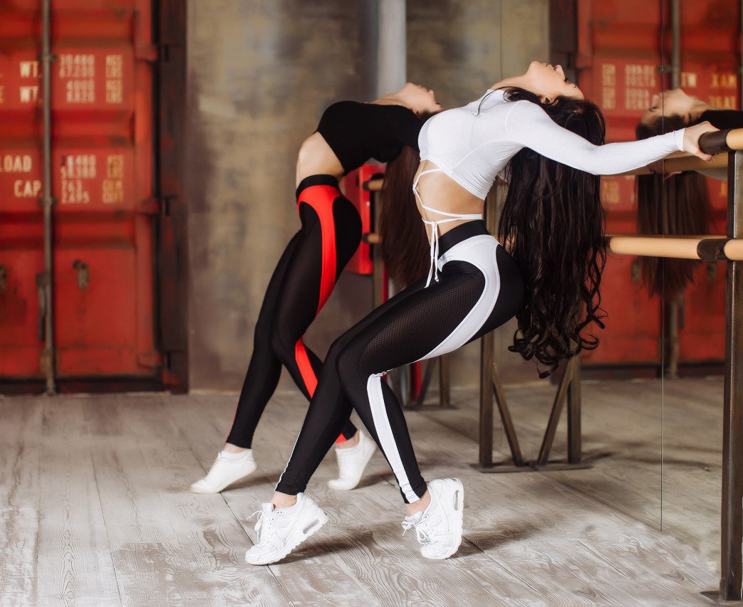 Black and red women's fitness sports leggings designed for yoga and running, featuring a geometric pattern and ankle-length fit.