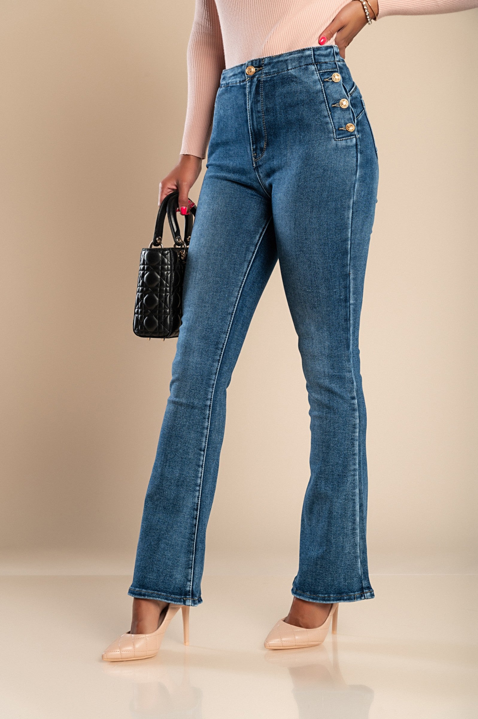 Flared jeans Bera in blue with decorative buttons and back pockets, showcasing a stylish flared leg design.