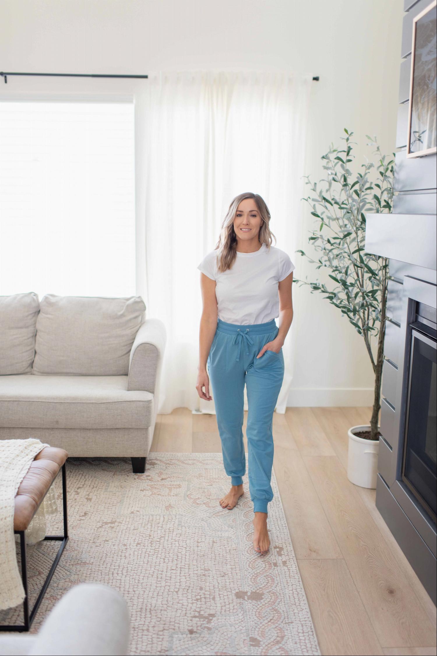 French Terry Jogger featuring four pockets, made from a soft cotton-polyester blend, perfect for casual and active wear.