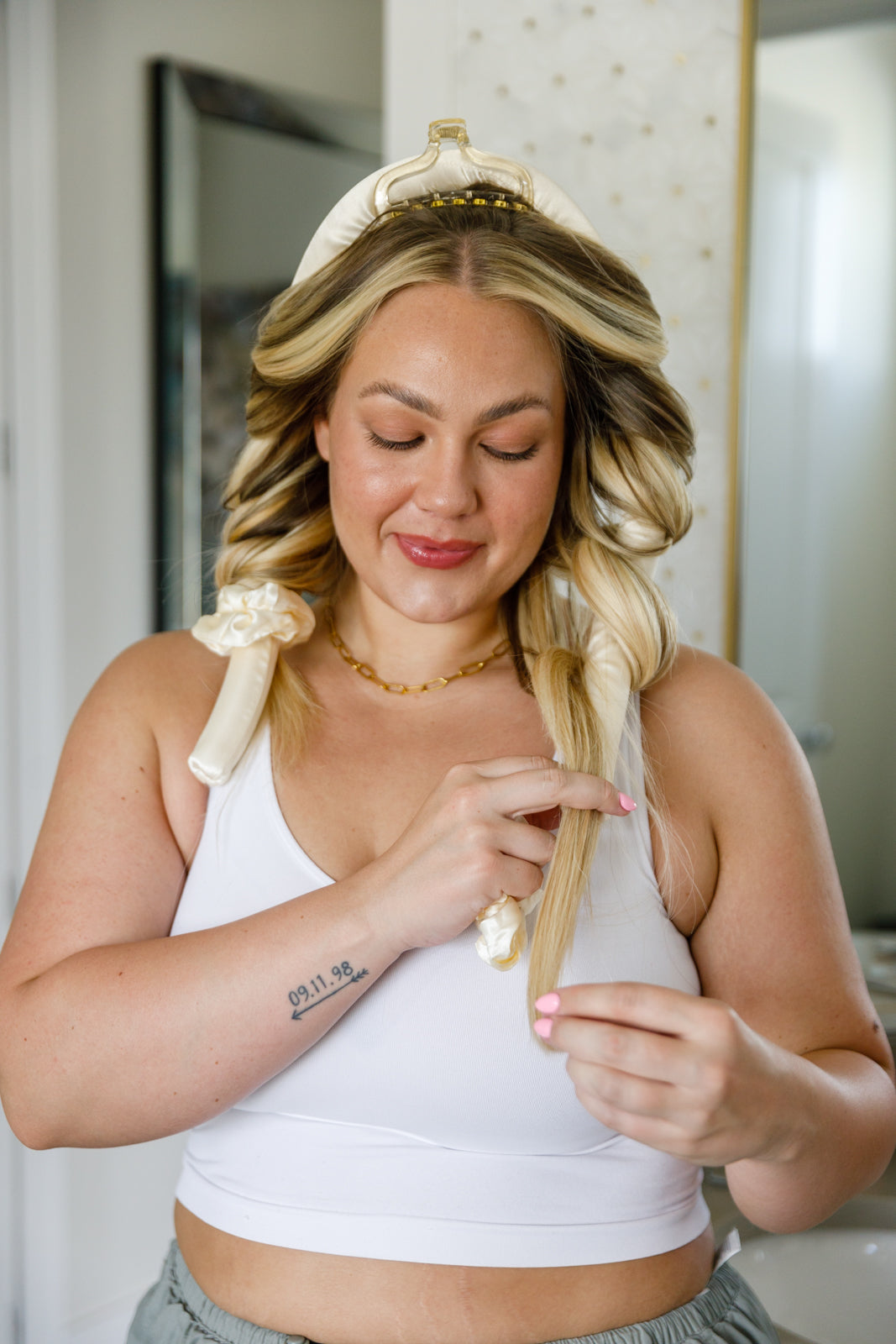 Got Your Back Heatless Curling Set in Champagne featuring a rubber filled curling headband, two scrunchies, and a hair clip.