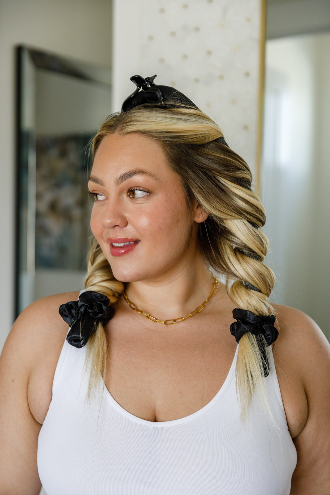 Got Your Back Heatless Curling Set in Leopard featuring satin scrunchies, a claw hair clip, and a curling rod.