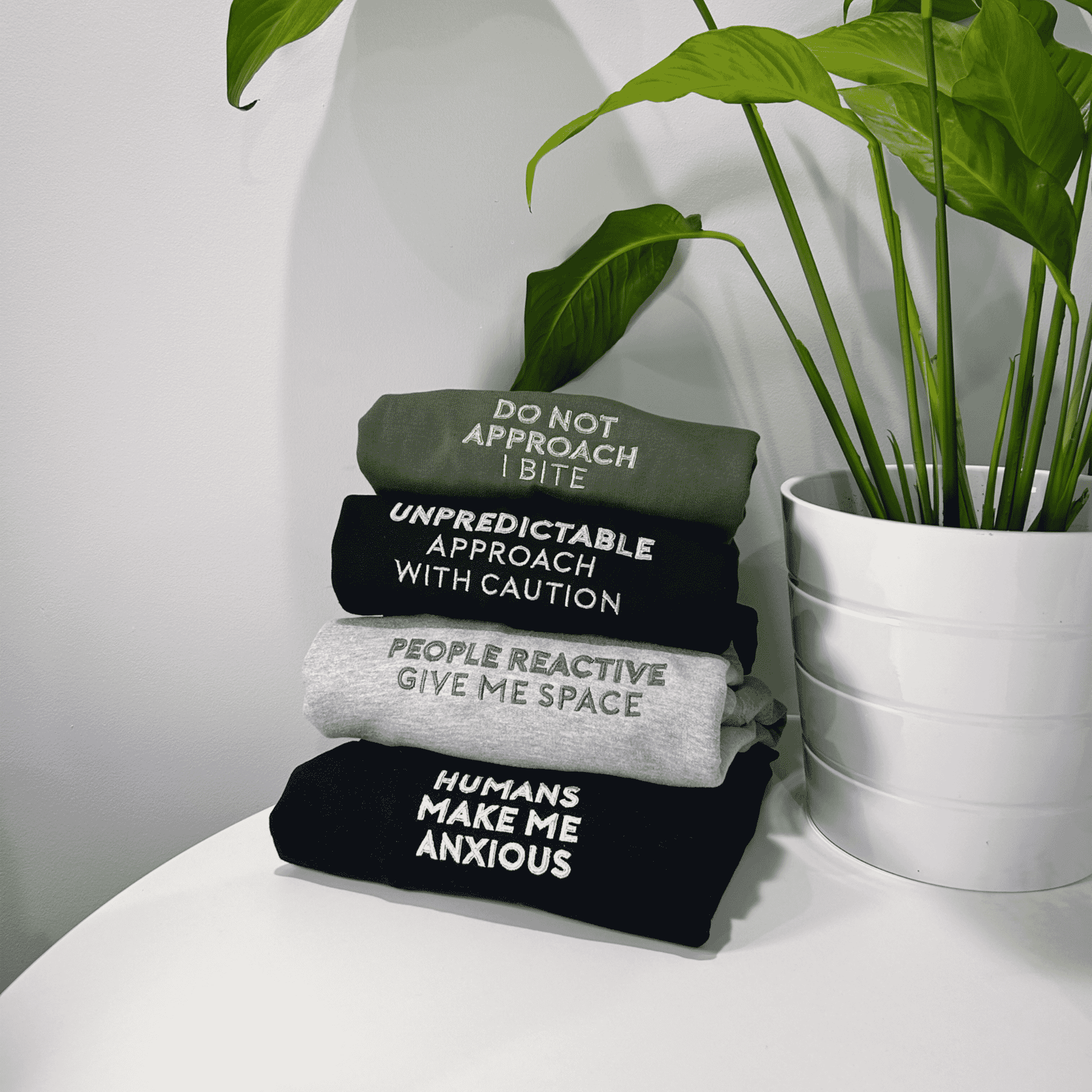 I Bite sweatshirt featuring stylish embroidery, crew neck, and long sleeves, made from comfortable cotton material.