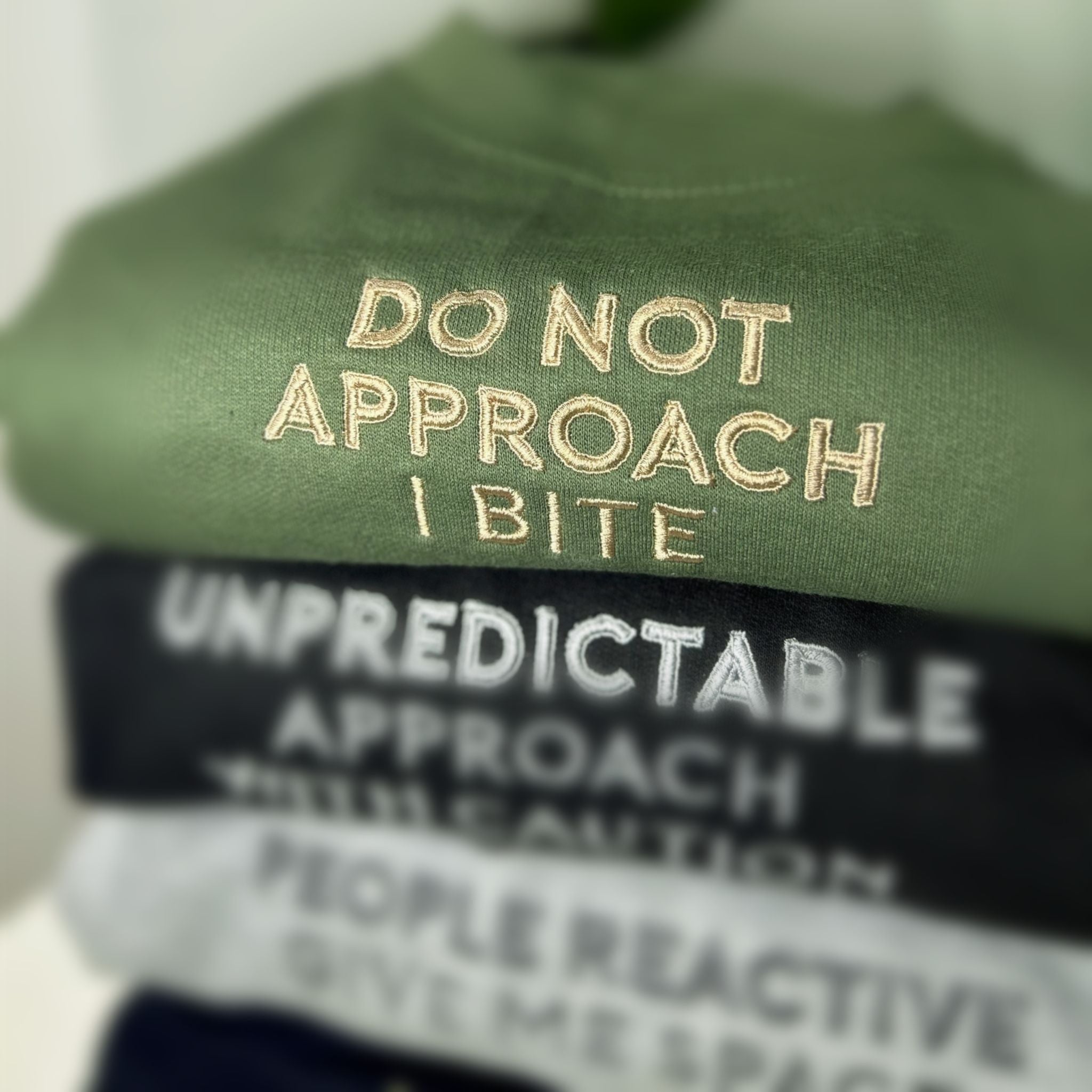 I Bite sweatshirt featuring stylish embroidery, crew neck, and long sleeves, made from comfortable cotton material.