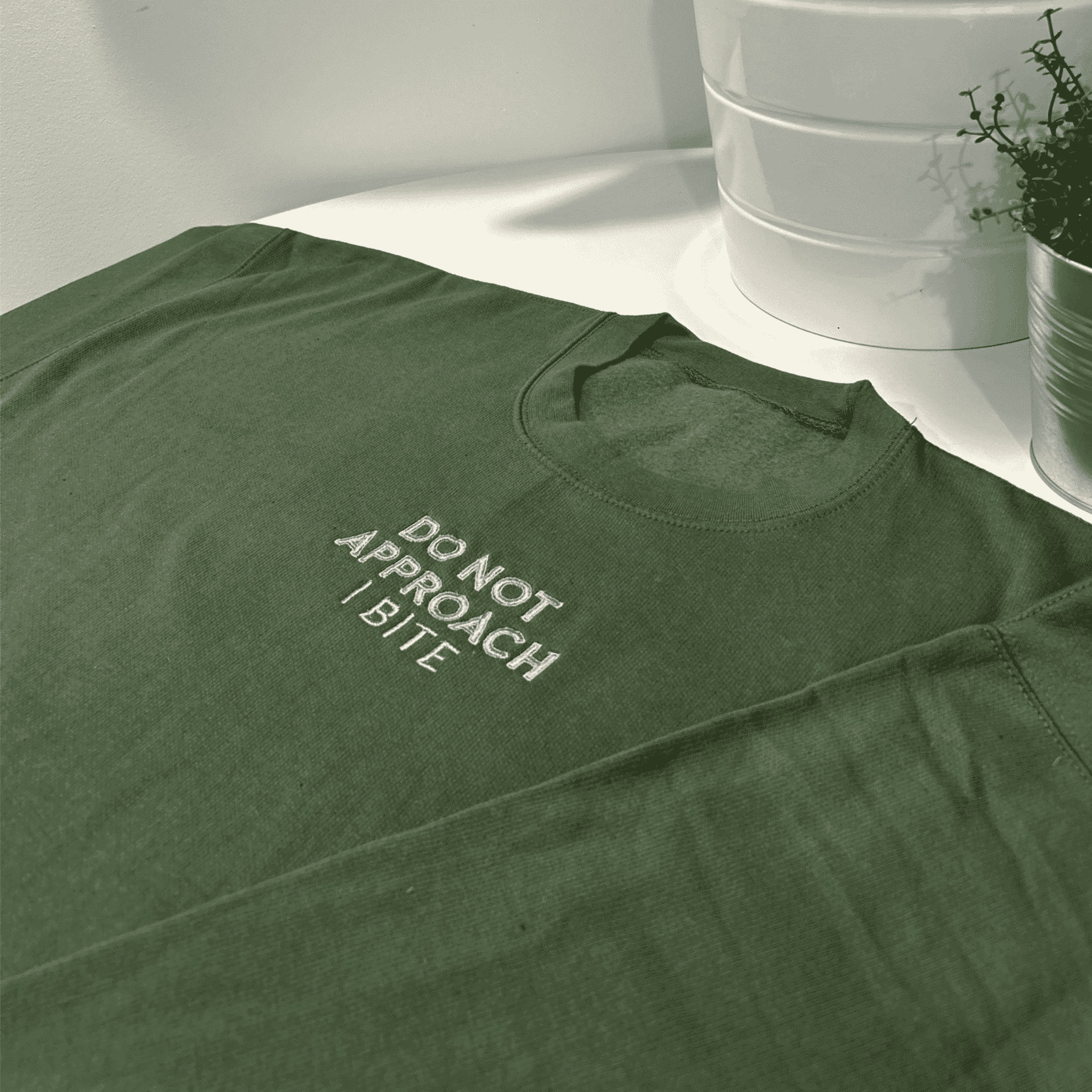 I Bite sweatshirt featuring stylish embroidery, crew neck, and long sleeves, made from comfortable cotton material.