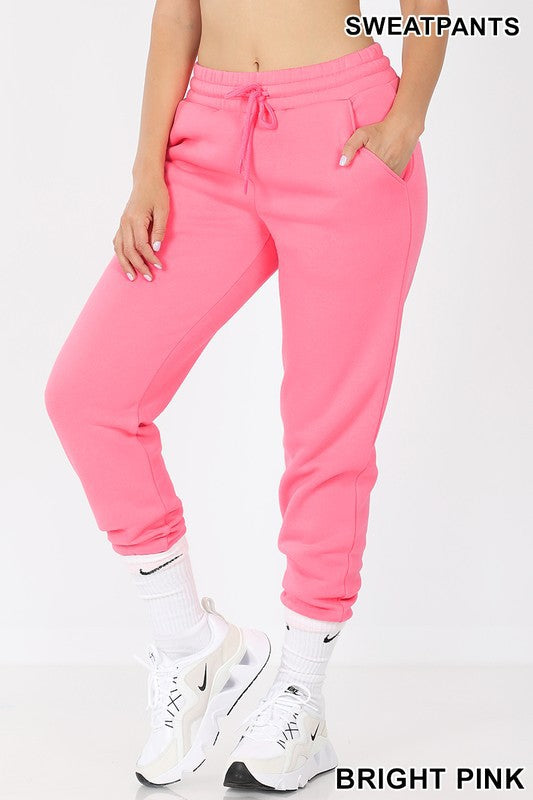 Comfortable jogger sweatpants with elastic waistband and fitted ankles, featuring side pockets for convenience.