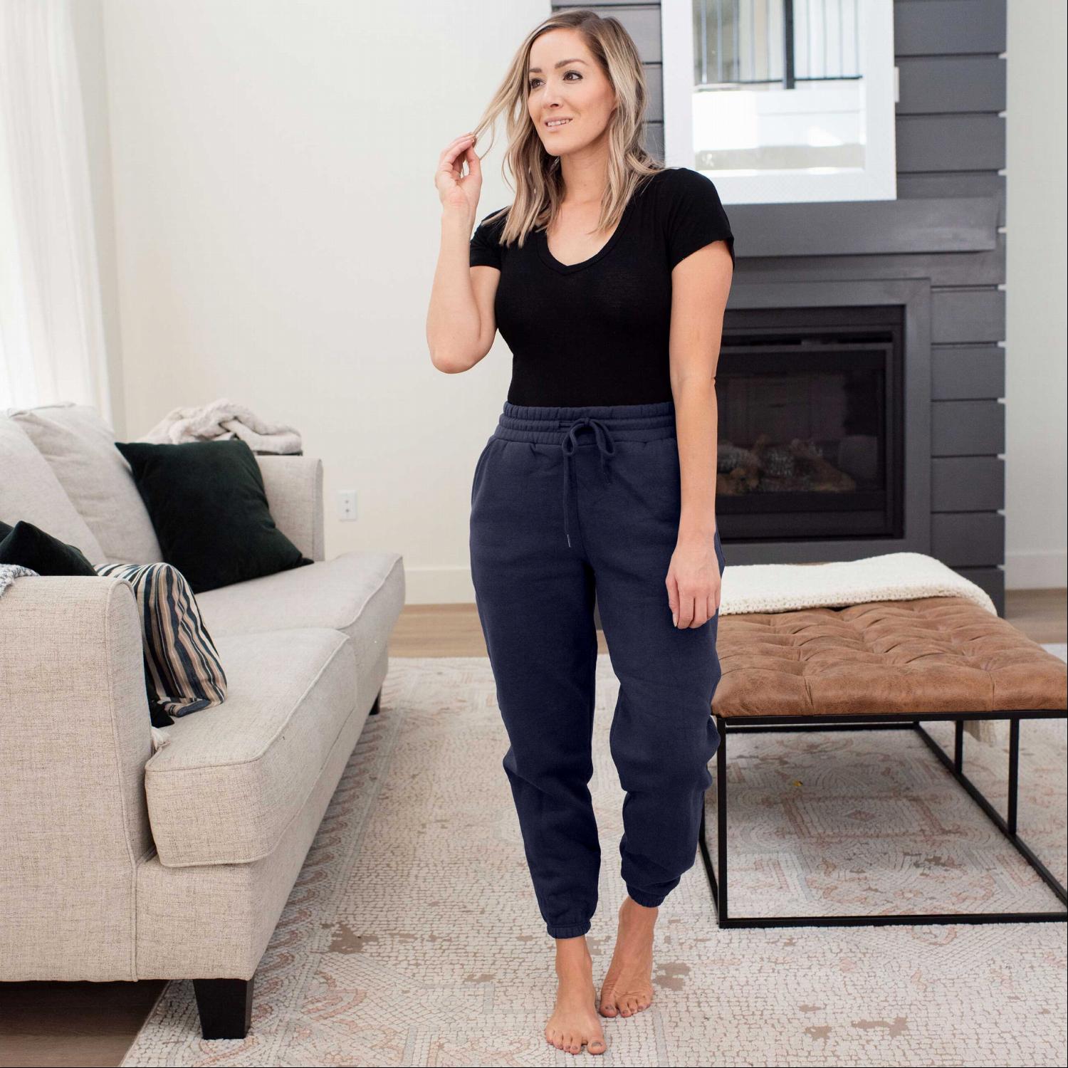 Comfortable jogger sweatpants with elastic waistband and fitted ankles, featuring side pockets for convenience.
