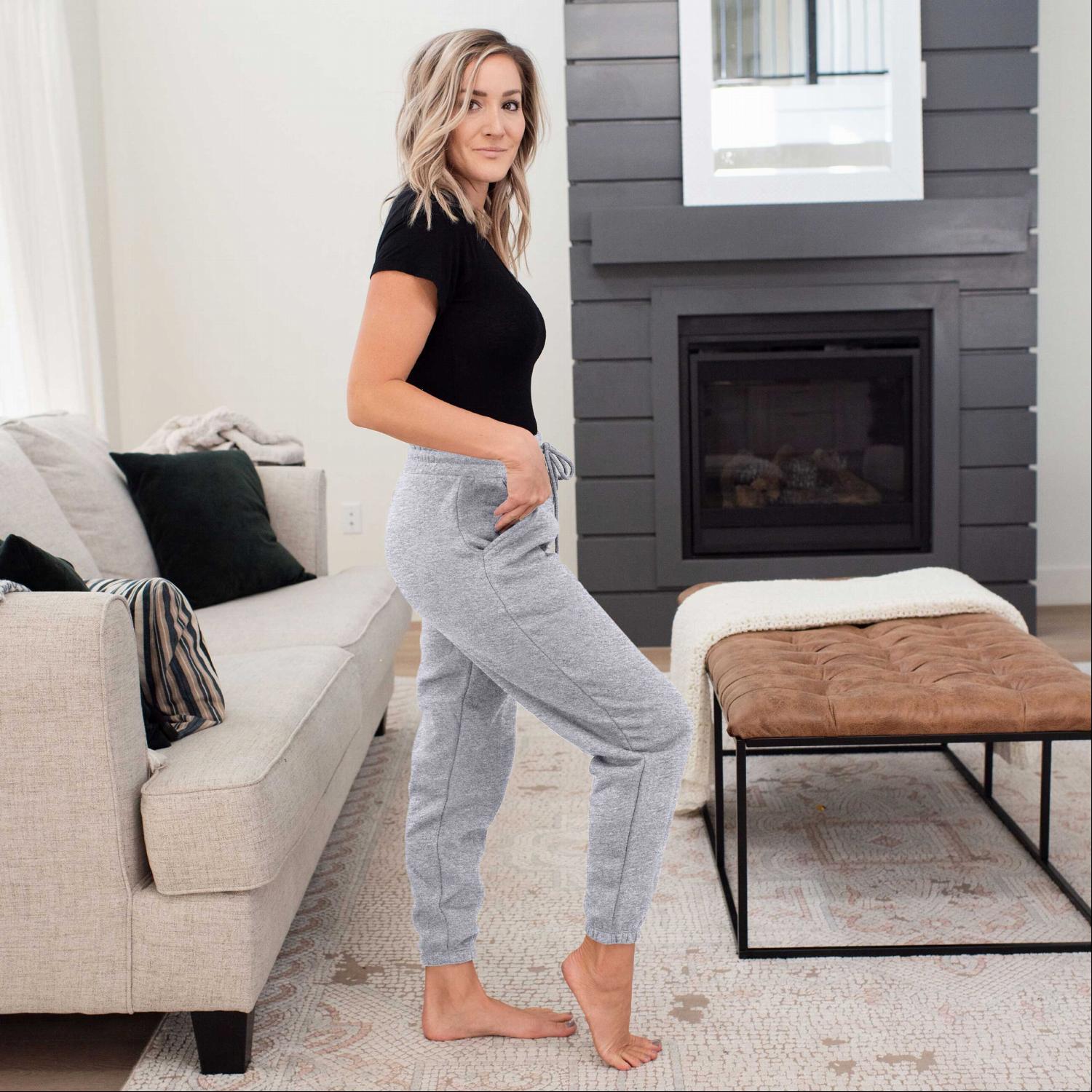 Comfortable jogger sweatpants with elastic waistband and fitted ankles, featuring side pockets for convenience.