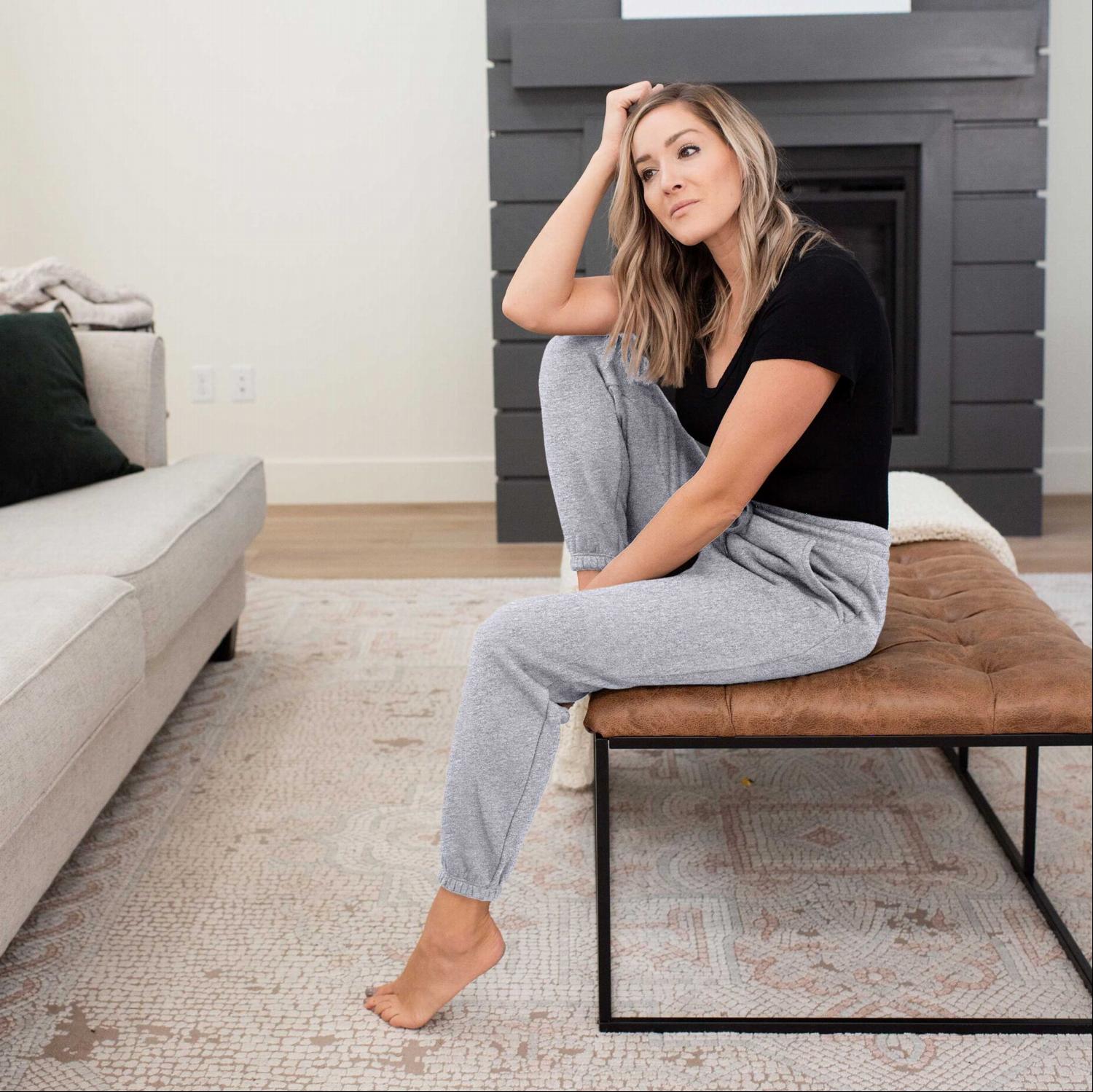 Comfortable jogger sweatpants with elastic waistband and fitted ankles, featuring side pockets for convenience.