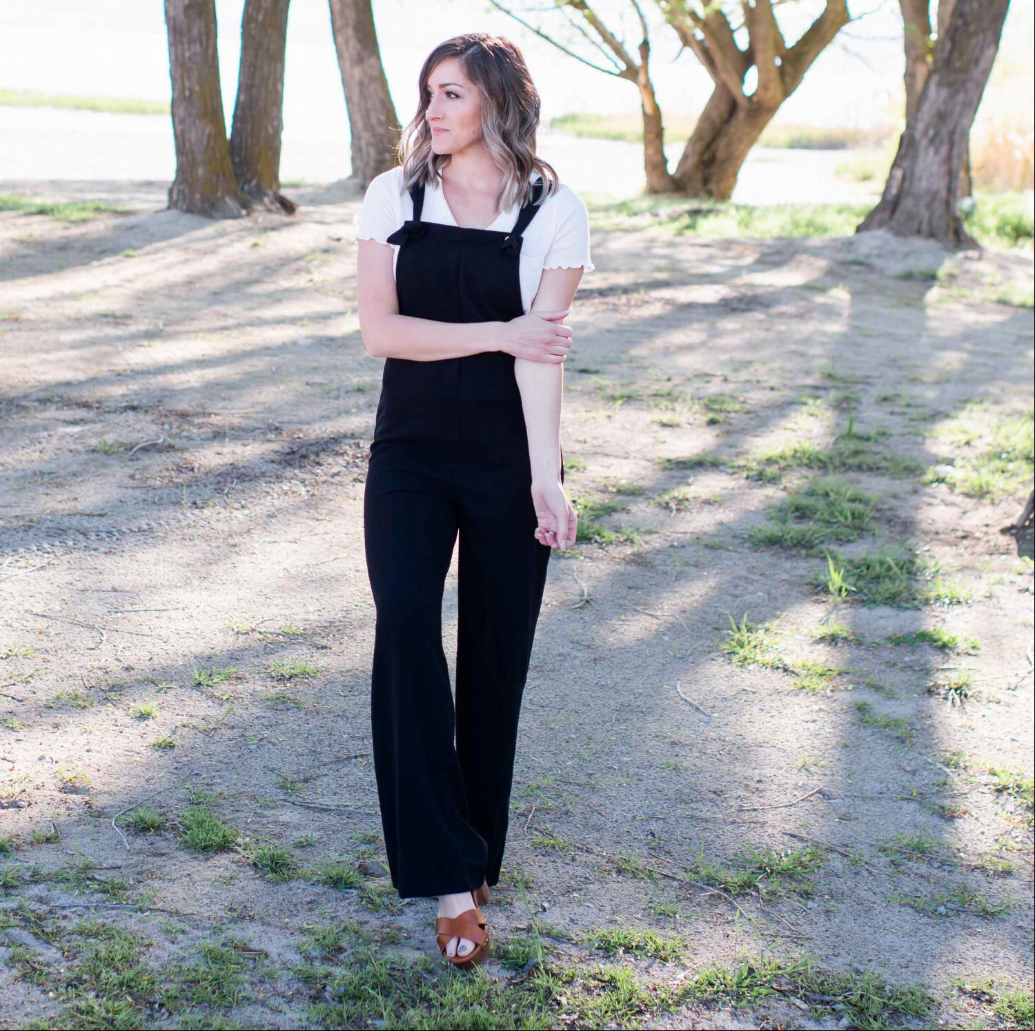 A stylish Linen Overall Jumpsuit in solid tone, featuring adjustable straps and a comfortable fit, perfect for spring and summer wear.