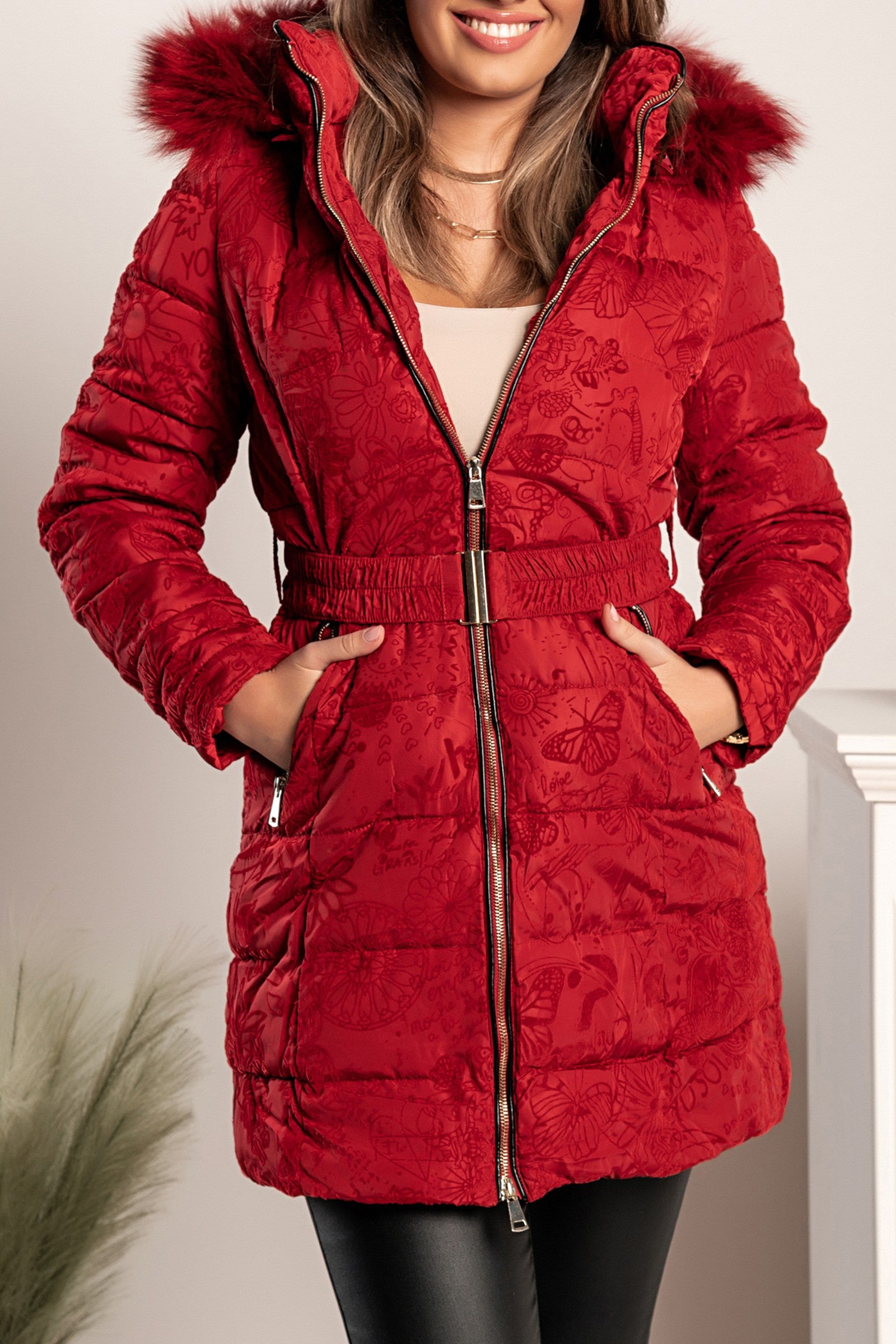 Long padded jacket in light pink with fashion print, featuring a stand-up collar and zip fastening, perfect for stylish winter wear.