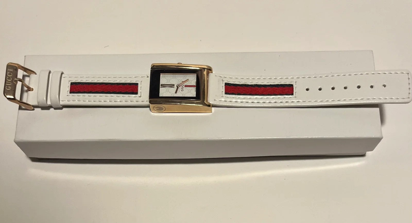 Lux Watch by Gucci in elegant white color, showcasing its high-quality replica design and stylish features.