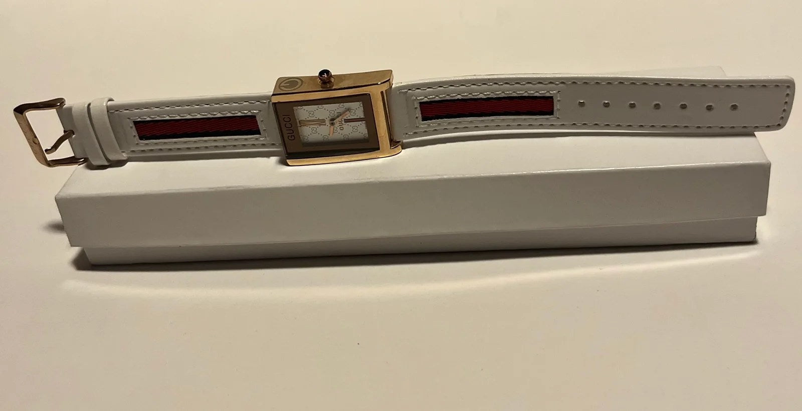 Lux Watch by Gucci in elegant white color, showcasing its high-quality replica design and stylish features.