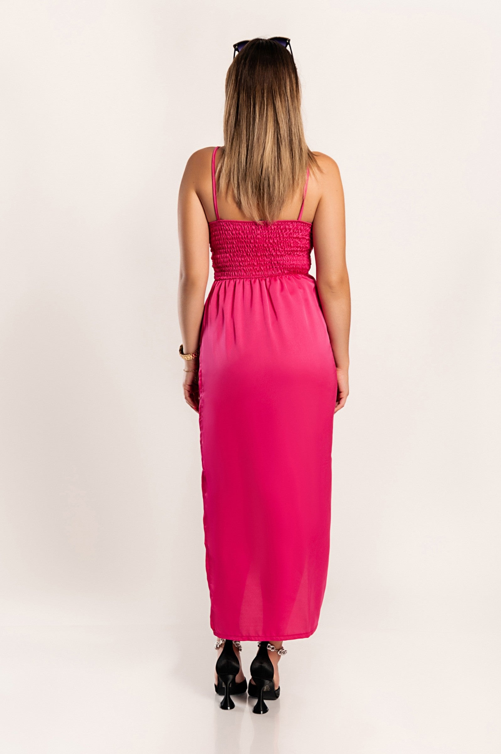 Maxi Elegant Dress Lezzina in fuchsia featuring a criss-cross 'V' neckline and two-layer skirt, made from high-quality imitation satin.