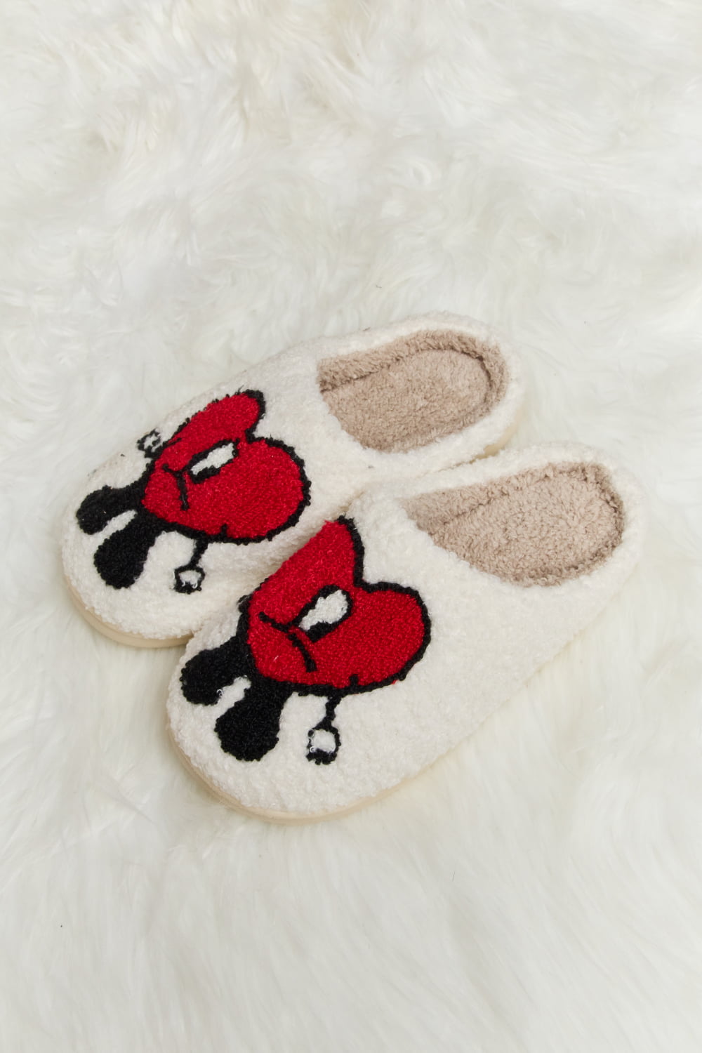 Melody Love Heart Print Plush Slippers featuring soft fleece and a charming heart pattern, perfect for cozy home wear.