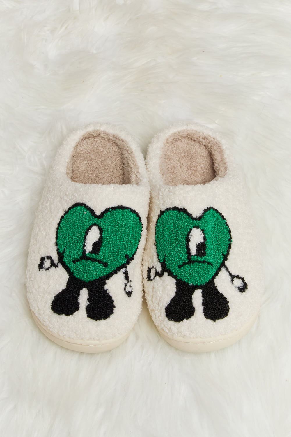 Melody Love Heart Print Plush Slippers featuring soft fleece and a charming heart pattern, perfect for cozy home wear.
