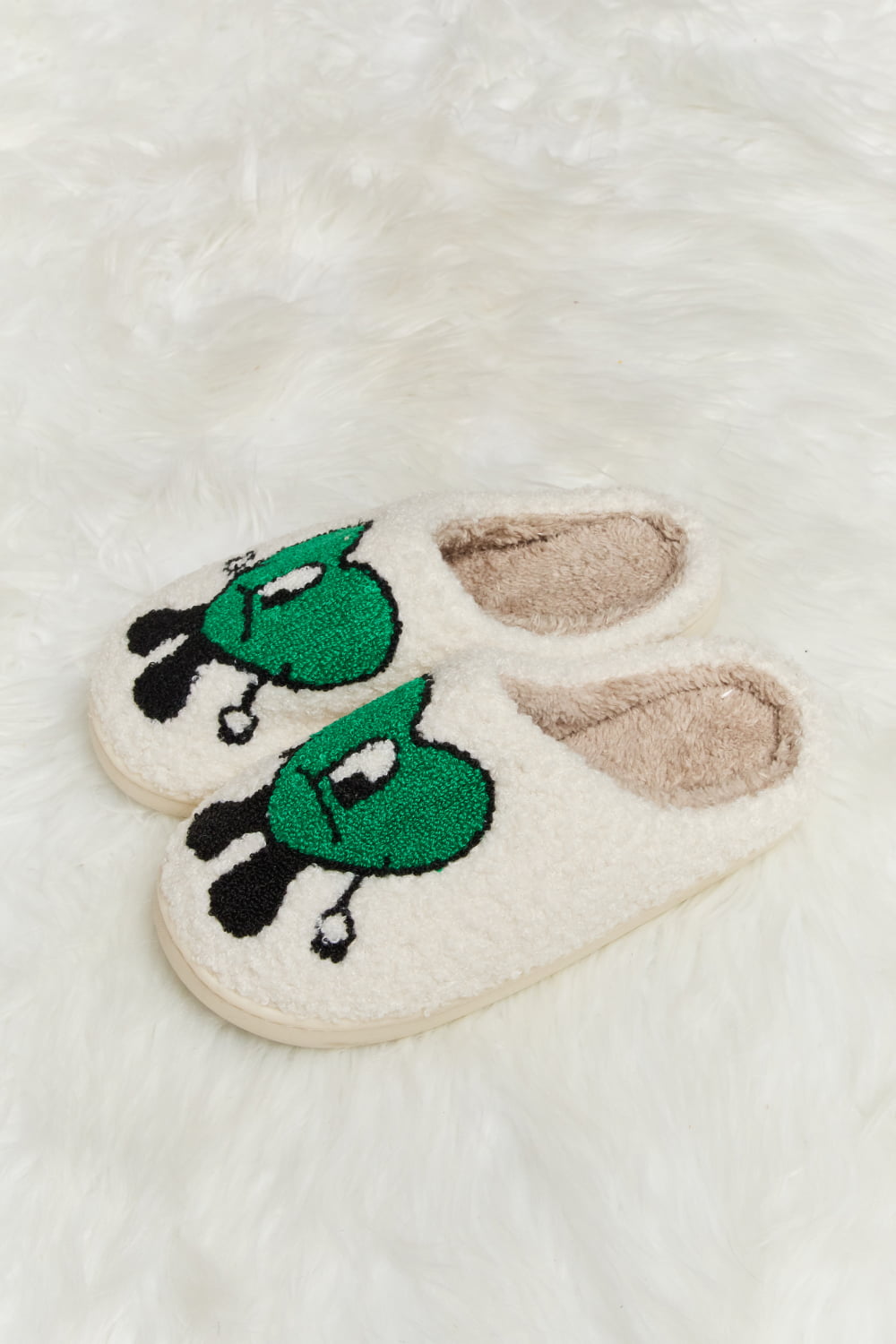 Melody Love Heart Print Plush Slippers featuring soft fleece and a charming heart pattern, perfect for cozy home wear.