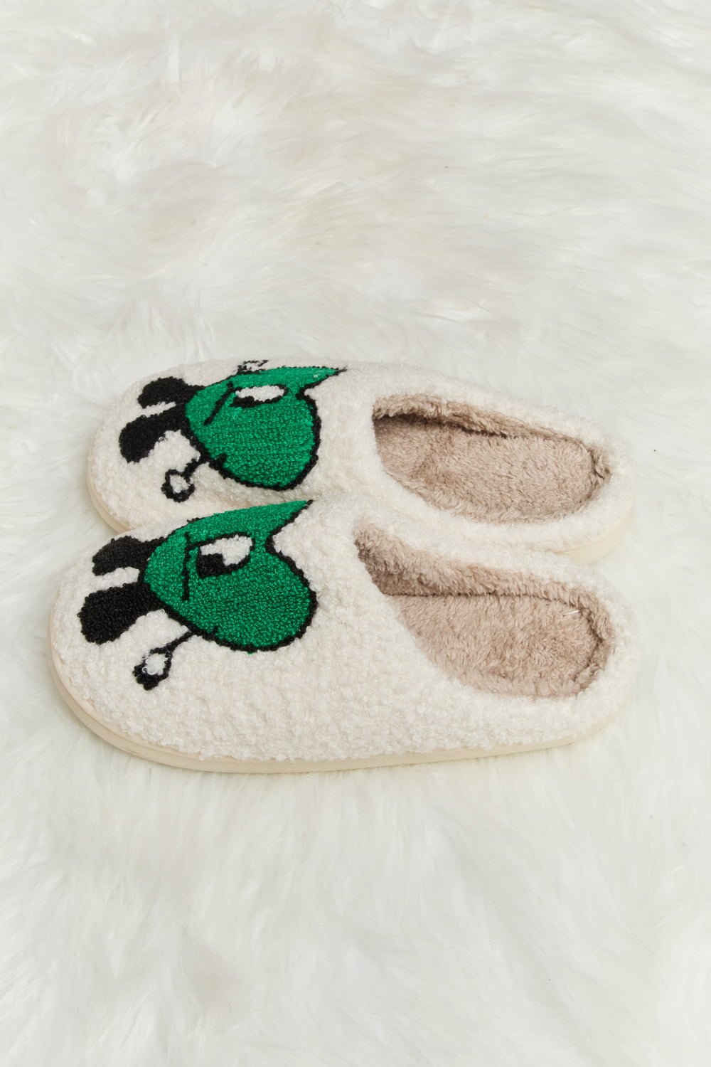 Melody Love Heart Print Plush Slippers featuring soft fleece and a charming heart pattern, perfect for cozy home wear.