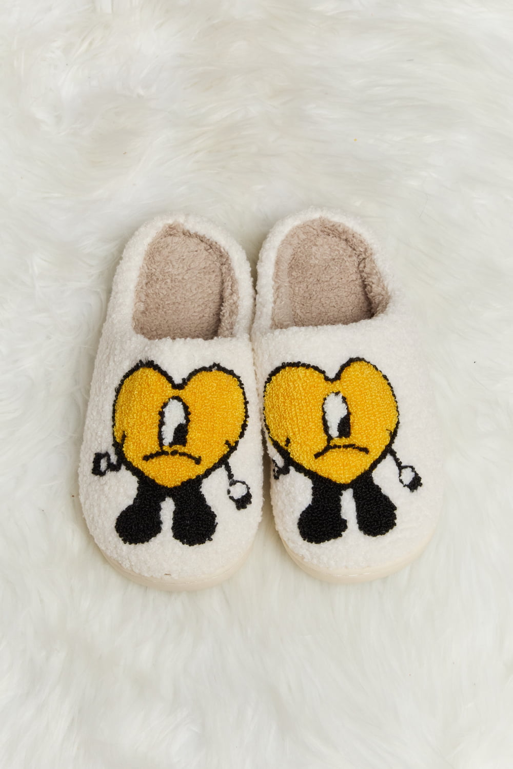 Melody Love Heart Print Plush Slippers featuring soft fleece and a charming heart pattern, perfect for cozy home wear.