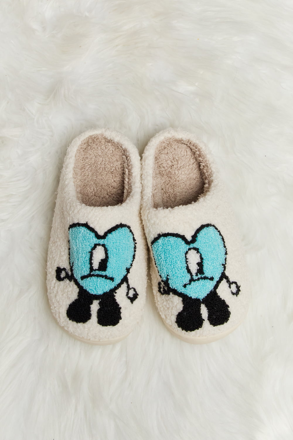 Melody Love Heart Print Plush Slippers featuring soft fleece and a charming heart pattern, perfect for cozy home wear.
